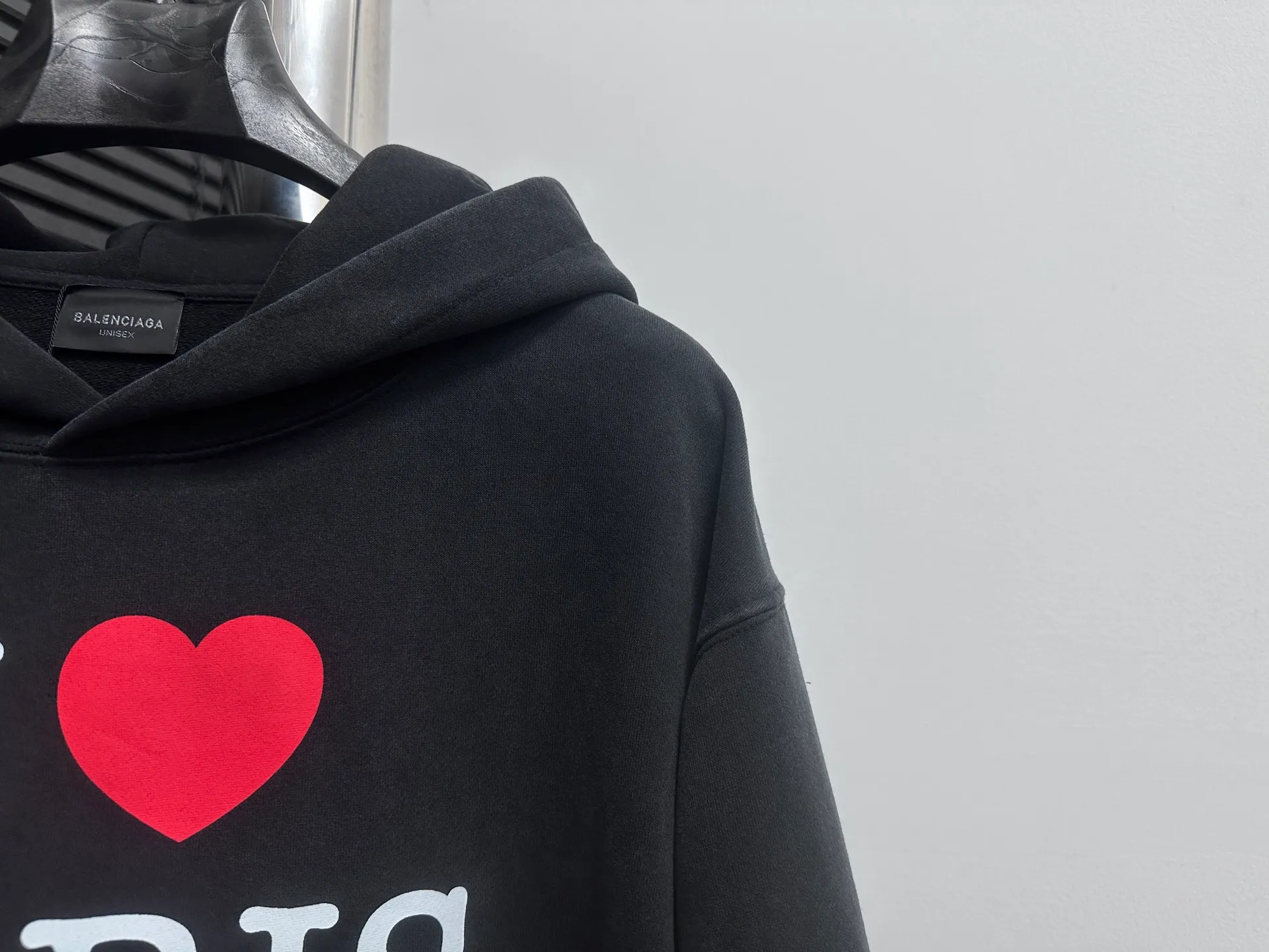 🅿️330 [BALENCIaGA] Paris washed hooded sweatshirt. The fabric is made of 400g Paris-specific double yarns* high weight double yarn ribs, washed and aged. It has a better hand feel and texture. It is not easy to deform, not easy to shrink, not easy to fade, and maintains long-term beauty. The same style for men and women! ! Size: S-XL
