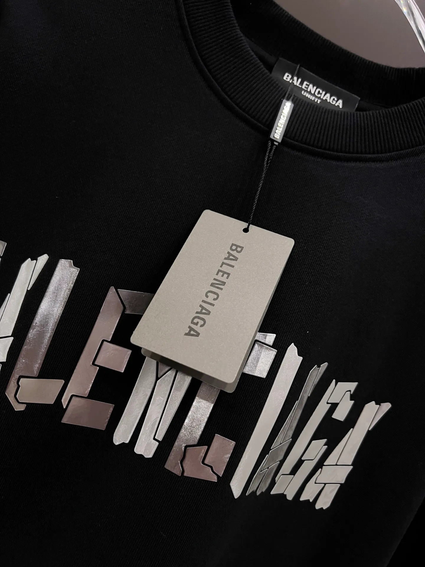 🅿️260 BAL Balenciaga 2025 Autumn and Winter New Style Round Neck Long Sleeve Sweater Classic Letter Laser Printing Technology Uniform Loose Version for Men and Women S M L XL XXL Five Codes Color: Black White