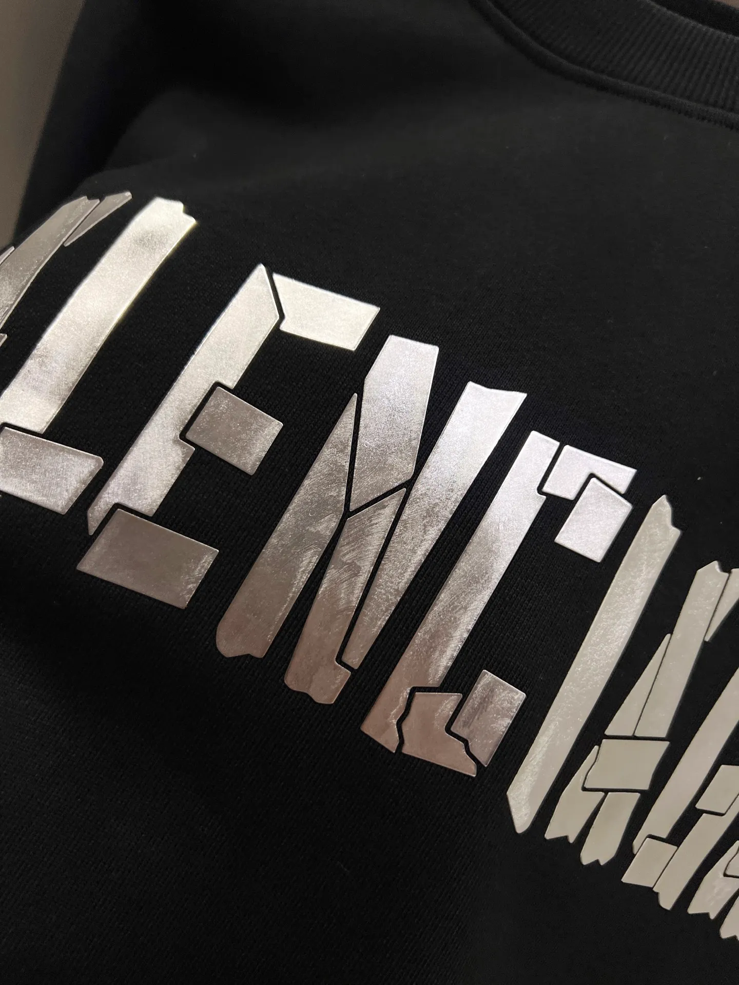 🅿️260 BAL Balenciaga 2025 Autumn and Winter New Style Round Neck Long Sleeve Sweater Classic Letter Laser Printing Technology Uniform Loose Version for Men and Women S M L XL XXL Five Codes Color: Black White