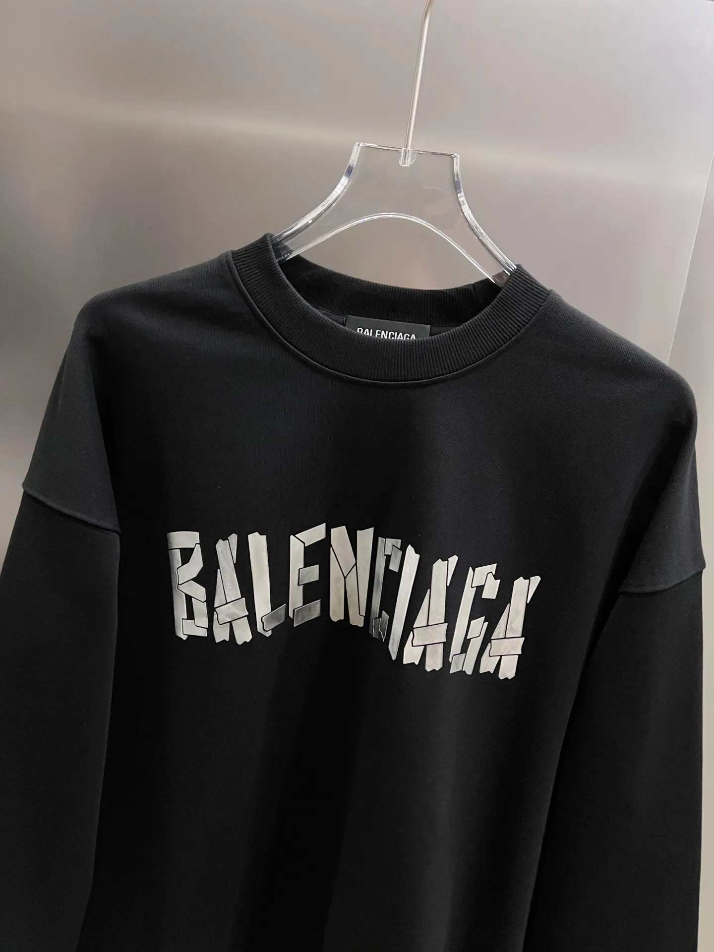 🅿️260 BAL Balenciaga 2025 Autumn and Winter New Style Round Neck Long Sleeve Sweater Classic Letter Laser Printing Technology Uniform Loose Version for Men and Women S M L XL XXL Five Codes Color: Black White
