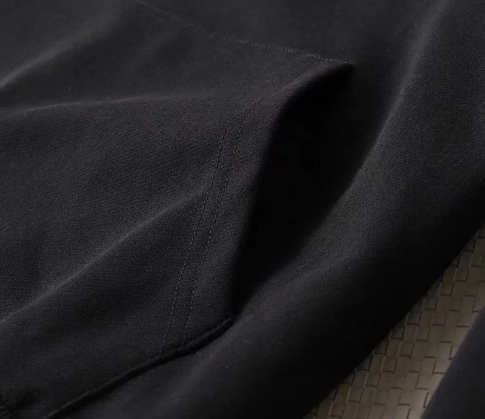 🅿️240 brand [BALENCIAGA] (good news for fat people) 2025ss autumn latest long-sleeved round-neck sweatshirt, available simultaneously on the official website. Refreshing and breathable. Made of top Tencel Roman. Comfortable and soft. 3D three-dimensional clarity. Super fashion sense. Great gift for your own use. Size: M-5XL (can wear up to 220 pounds)