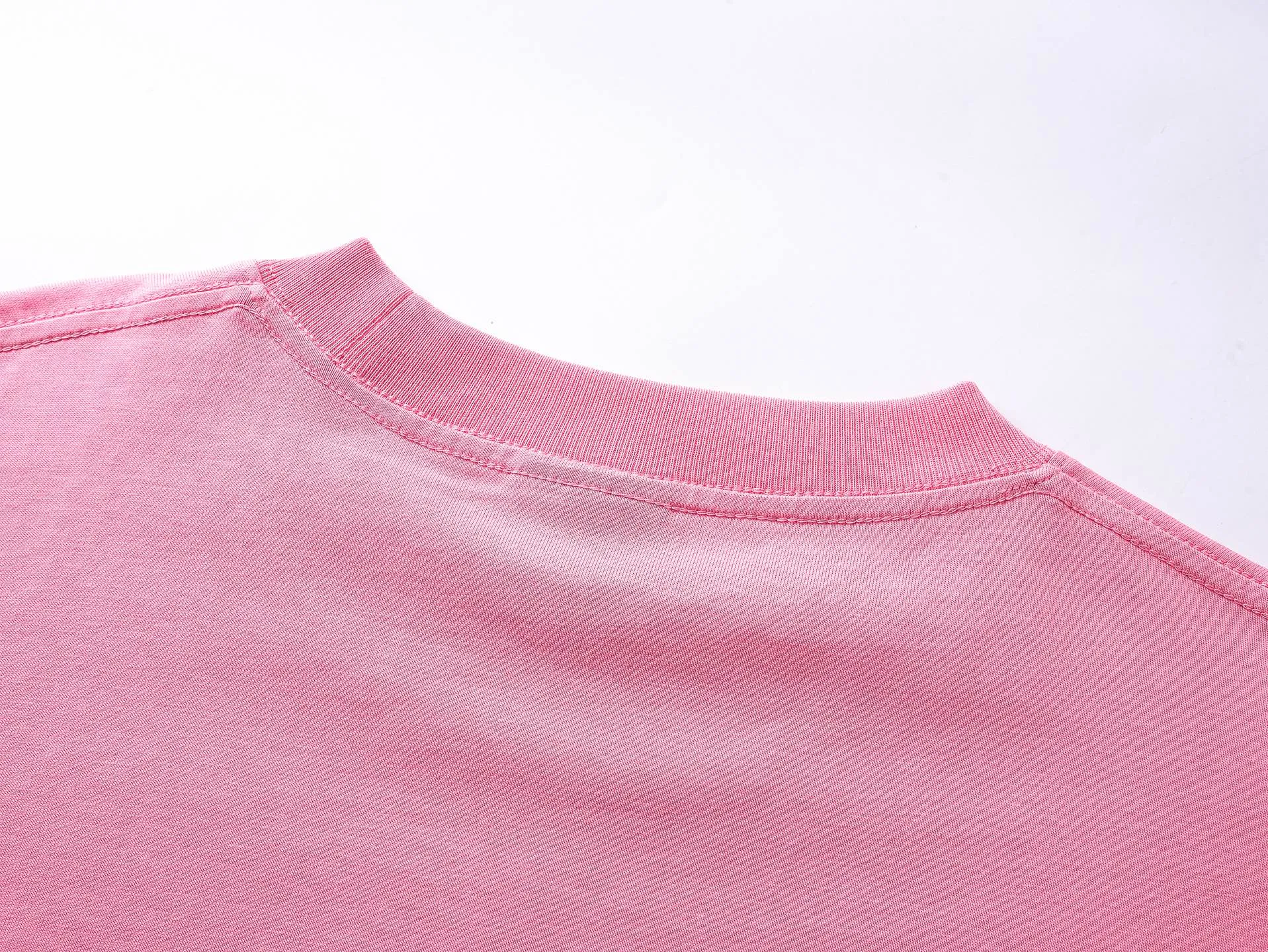 🅿️186 real photos [Top version. Official website quality] BALENCI*GA/Paris. SS25 latest model, Paris Chinese Valentine's Day limited edition, short-sleeved T-shirt with love LOGO embroidery on the front and love LOGO printing on the back. Brick cabinet synchronization. Genuine product developed at the first time, welcome to compare! The fabric is made of Paris ZP custom-woven and dyed cotton double yarn. Weighing 260 grams, the cloth surface is clean. The cloth pattern is clear, soft and comfortable. The threads are dyed with no color difference. The embroidery is done using imported Tajima embroidery machines. The printing uses environmentally friendly imported rubber paddles. The letters are clear and the effect is three-dimensional. The version adopts OS loose shoulder design. Same style for men and women. Code: BL253721 Color: black, red, pink, off-white Size: XS S M L