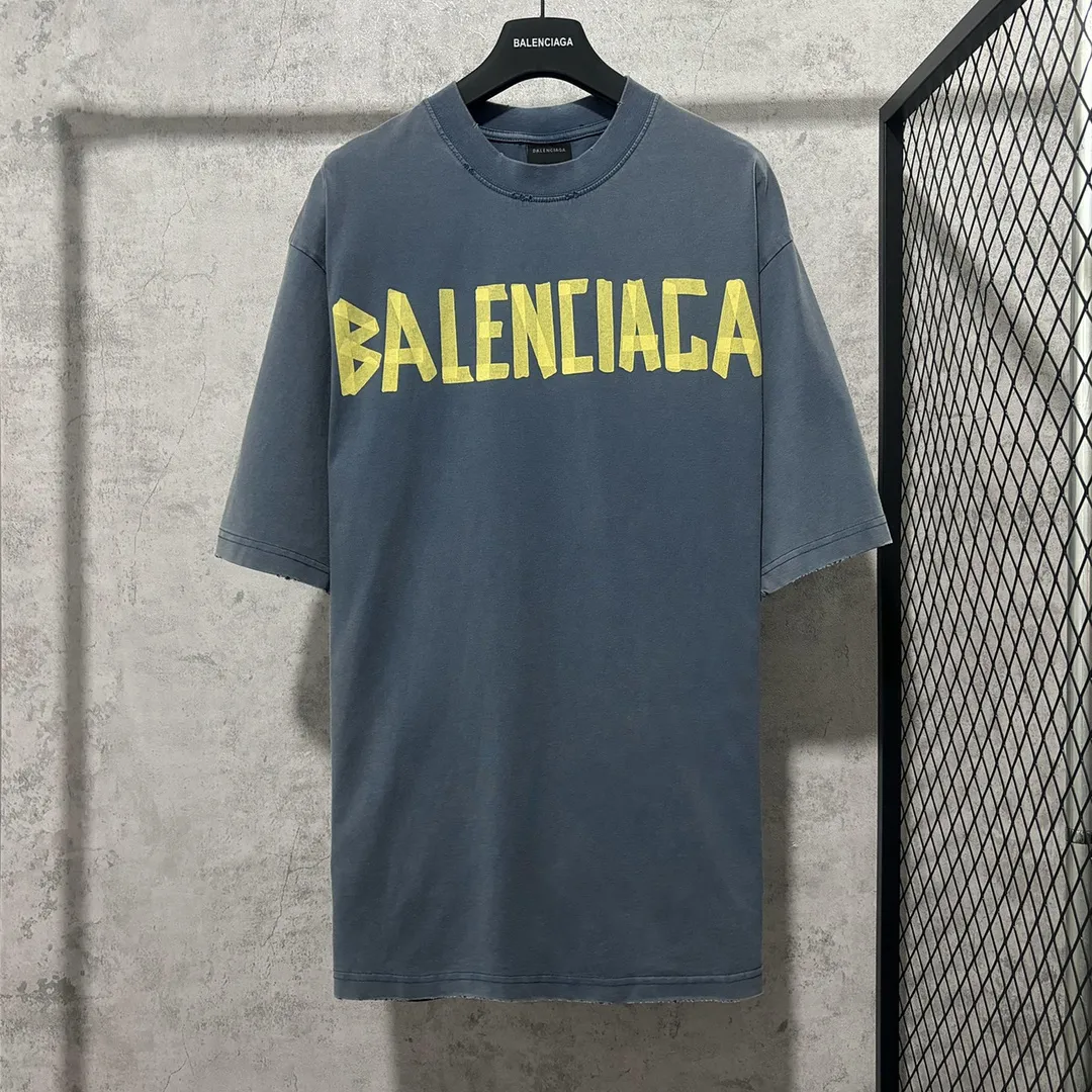 🅿️180 9110# Actual photo top version [[BALENCIA*GA] official website quality Paris new yellow tape bandage digital direct spray short-sleeved T-shirt OS version loose dropped shoulders Unisex style Fabric: 260g 100% pure cotton double yarn Process: front and rear digital direct spray garment wash worn distressed fixed color Color: gray blue white washed blue burgundy green Black silver rose red khaki Size: XS S M L