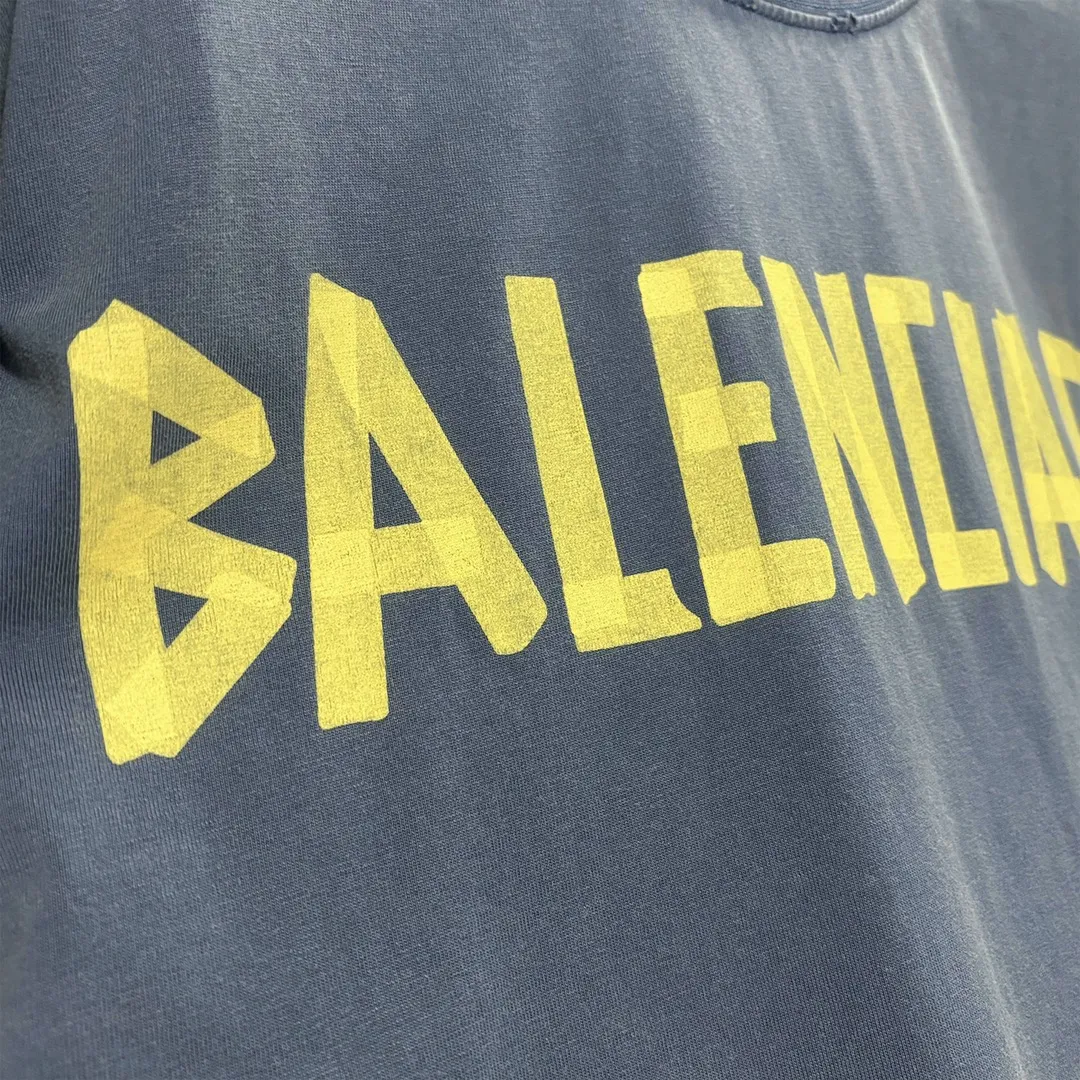 🅿️180 9110# Actual photo top version [[BALENCIA*GA] official website quality Paris new yellow tape bandage digital direct spray short-sleeved T-shirt OS version loose dropped shoulders Unisex style Fabric: 260g 100% pure cotton double yarn Process: front and rear digital direct spray garment wash worn distressed fixed color Color: gray blue white washed blue burgundy green Black silver rose red khaki Size: XS S M L