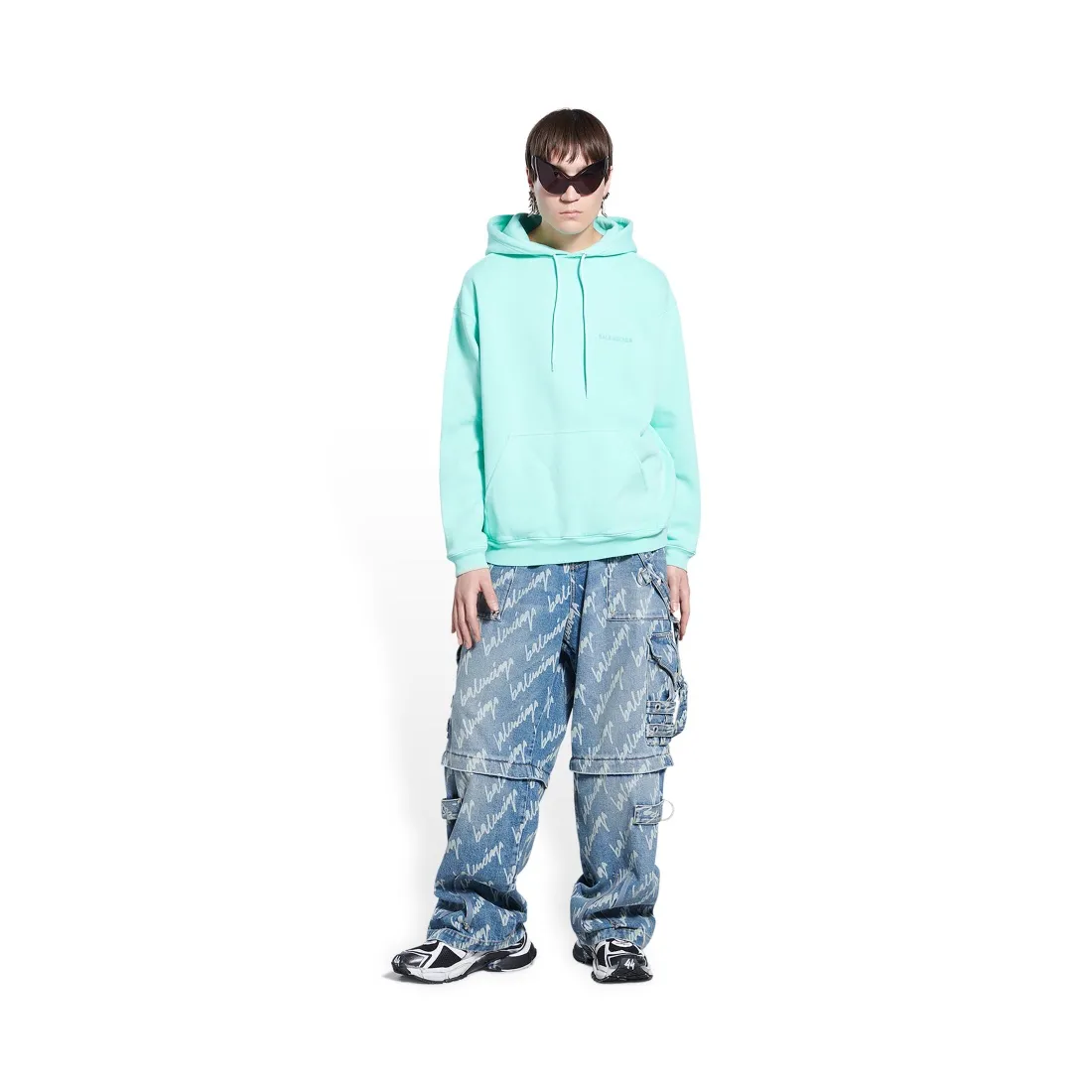 ♻️💯Upper body reference model picture❤️Top version BALENCIAGA large back LOGO basic letters pure cotton loose loose male and female couples same style fashion brand high-end embroidered cotton hoodie hooded sweatshirt The god of simplicity in Paris, a volume sought after by many stars. Lisa’s favorite basic short-sleeved Paris style, which has a very high appearance rate. Wear alone, paired with jeans, shorts, and sweatpants, it's a versatile style. Xiaohongshu, a hot item on INS, a must-have for Paris fans.  Using Tajima embroidery technology imported from Japan, the printing looks very three-dimensional and full, with no threads. Regardless of the size, the front and back letters can be expressed perfectly! The fabric is made of 460g pure cotton combed terry fabric!  A complete set of customized tags, collar tags, washed, plastic bags, and most importantly, a complete set of bags, tag codes, and codes are all authentic.  Color: mint green dark brown Size: XS-L P:450