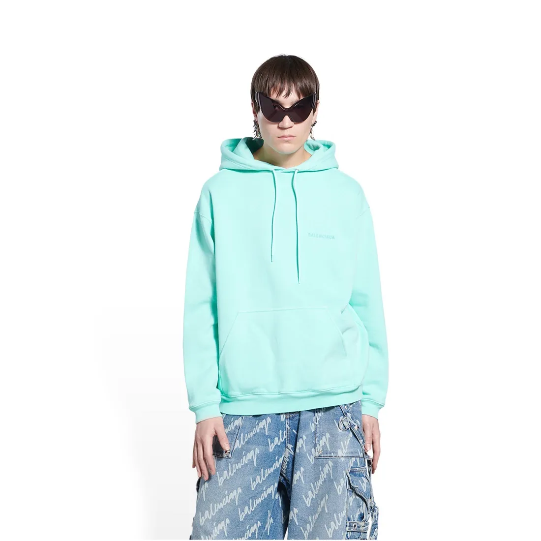 ♻️💯Upper body reference model picture❤️Top version BALENCIAGA large back LOGO basic letters pure cotton loose loose male and female couples same style fashion brand high-end embroidered cotton hoodie hooded sweatshirt The god of simplicity in Paris, a volume sought after by many stars. Lisa’s favorite basic short-sleeved Paris style, which has a very high appearance rate. Wear alone, paired with jeans, shorts, and sweatpants, it's a versatile style. Xiaohongshu, a hot item on INS, a must-have for Paris fans.  Using Tajima embroidery technology imported from Japan, the printing looks very three-dimensional and full, with no threads. Regardless of the size, the front and back letters can be expressed perfectly! The fabric is made of 460g pure cotton combed terry fabric!  A complete set of customized tags, collar tags, washed, plastic bags, and most importantly, a complete set of bags, tag codes, and codes are all authentic.  Color: mint green dark brown Size: XS-L P:450
