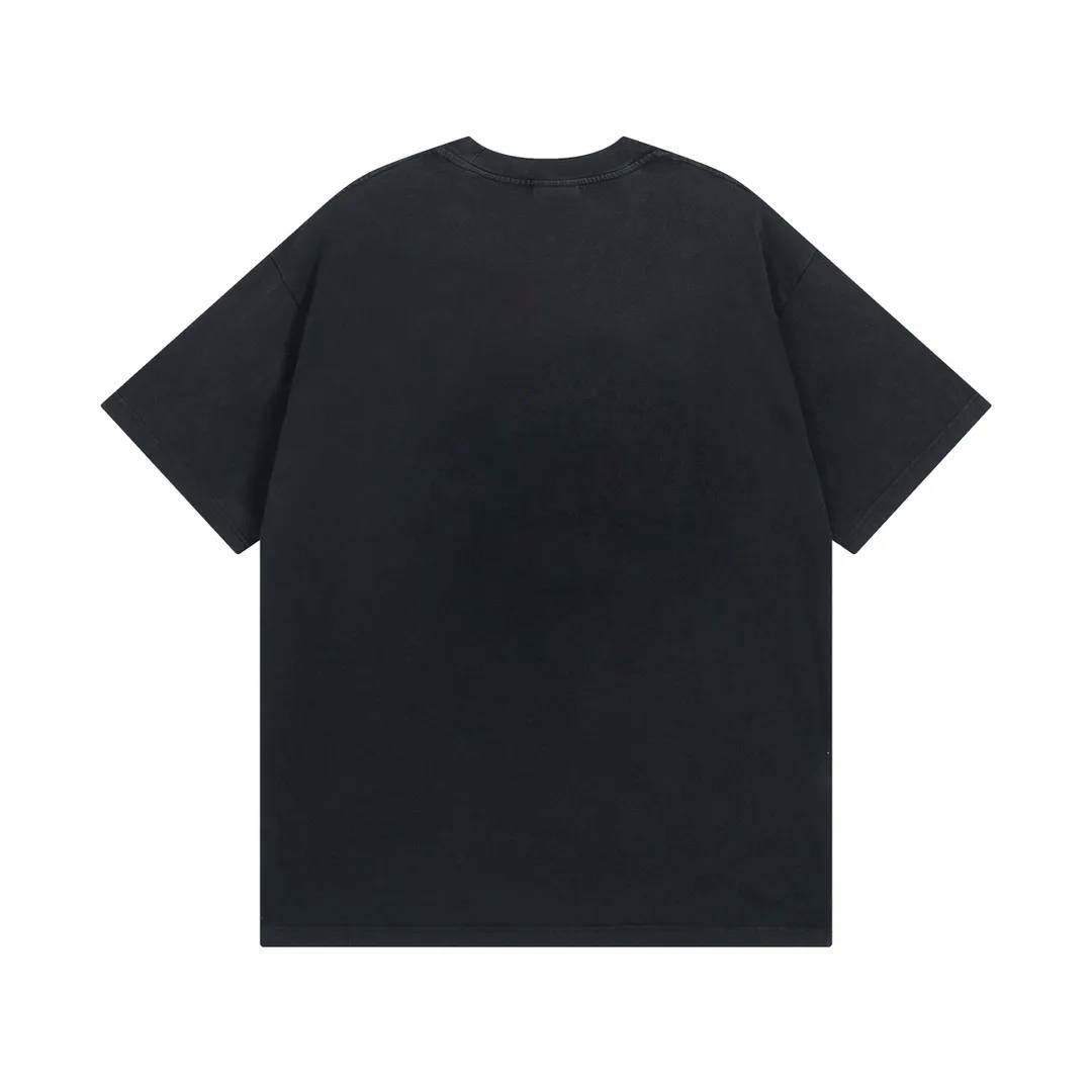 🅿️200 real photos [Top version. Official website quality] BALENCI*GA/Paris.SS24 Paris city night view print, finished washed and distressed short-sleeved T-shirt. Brick cabinet synchronization. Genuine product developed in the first time, happy to print and compare! The fabric is made of Paris ZP custom-woven and dyed cotton double yarn. Weighing 260 grams, the cloth surface is clean. The cloth pattern is clear, soft and comfortable. The threads are dyed with no color difference. The printing uses environmentally friendly imported materials. The letters are clear and the effect is three-dimensional. The version adopts OS loose shoulder design. Same style for men and women. Code: BL223603 Color: black, white Size: XS S M L