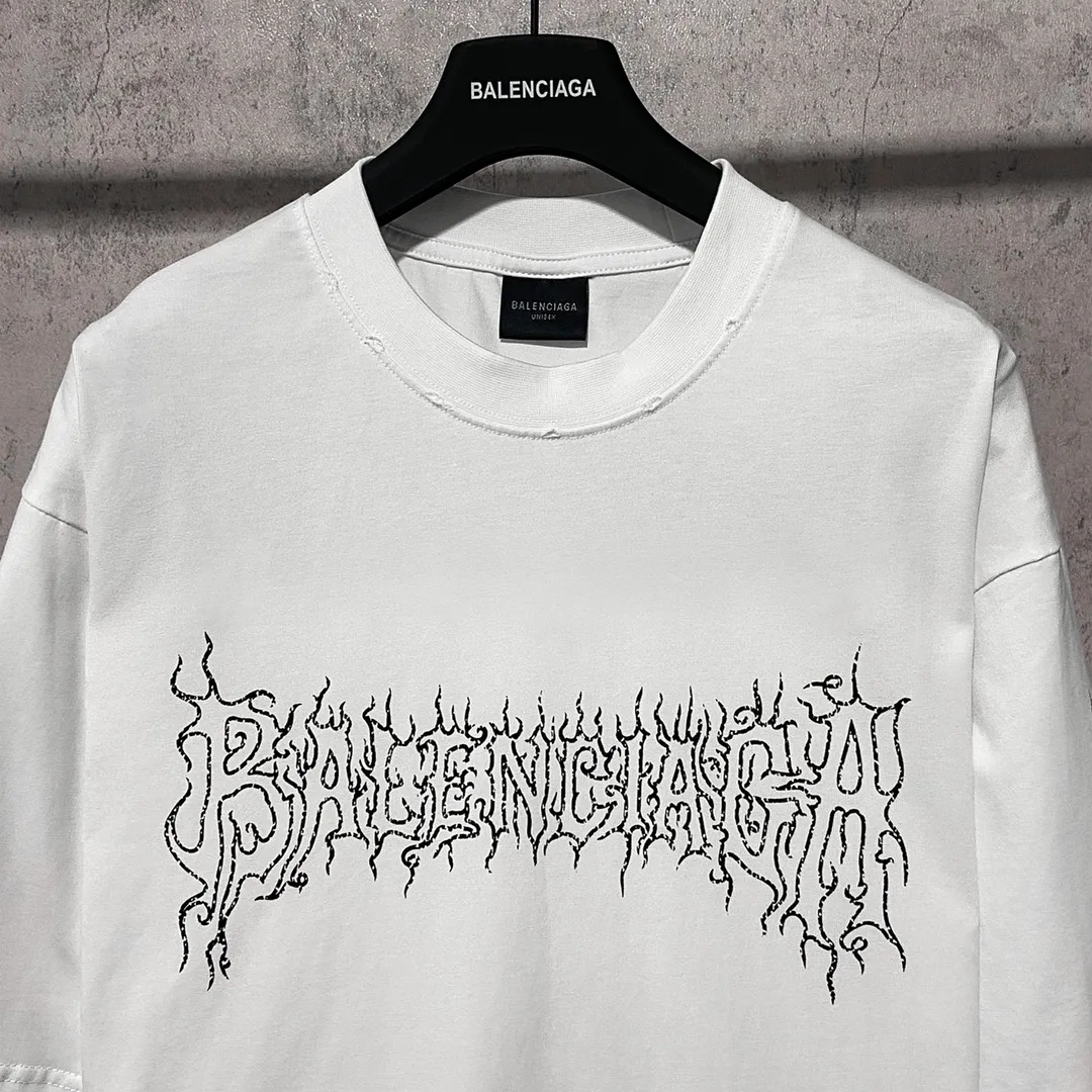🅿️160 9123# Detailed picture Top version [[BALENCIA*GA] official website quality Paris new flame letters Sanskrit thunder LOGO destruction short-sleeved T-shirt OS version loose dropped shoulders Unisex style Fabric: 260 grams 100% cotton double yarn Technology: front and rear left and right sleeve printing Garment wash worn distressed fixed color Color: white Size: XS S M L