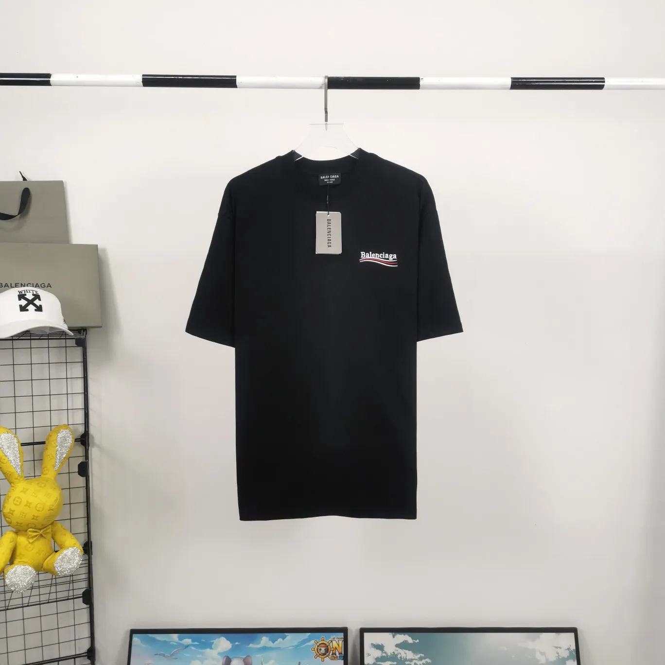 [New arrival] The top tested version of Balenciaga BALENCIAGA Cola Malone embroidery printed male and female couple star same style short-sleeved T-shirt in three colors, guaranteed to be the same as the original fabric, no color difference! Customized dyeing in a package! INS, Xiaohongshu’s popular style, classics that never fade away! The king of orders in Spain, the fried chicken is highly recommended! 32S 280g pure cotton double yarn fabric, comfortable and wide! Full of drape! The printing uses Tajima embroidery machine imported from Japan, which is known as the fighter among embroidery machines. The embroidery is meticulous, with no threads or skipped threads, the printing and embroidery are full and fine, and the letter spacing is consistent with ZP! Wearing it gives you full confidence and peace of mind! The labels and washes are all correct! On behalf of G at the same level! Consistent packaging at the counter!  Size: XS-L Color: Beige, taro purple, active gray, light hemp gray, black P:260