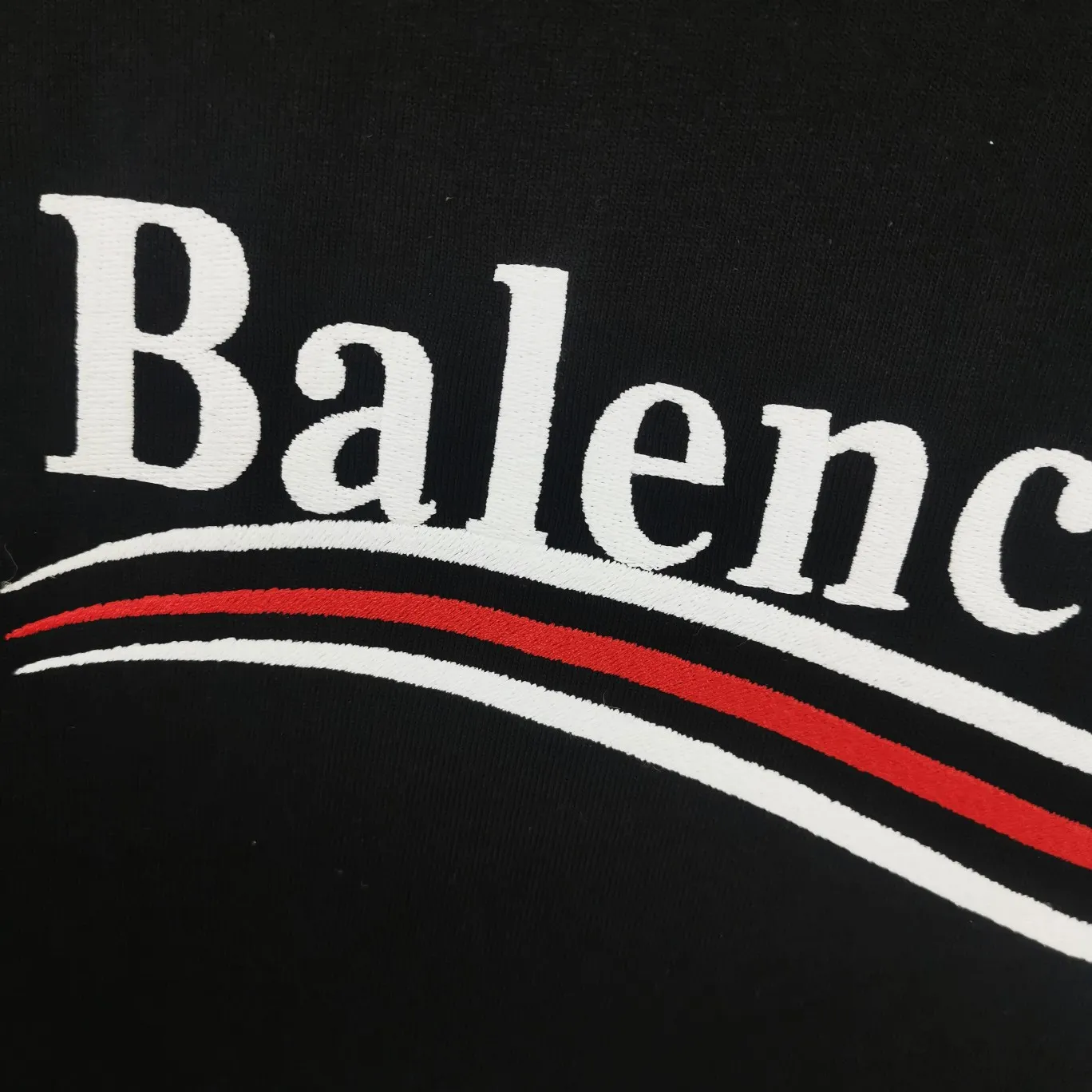 [New arrival] The top tested version of Balenciaga BALENCIAGA Cola Malone embroidery printed male and female couple star same style short-sleeved T-shirt in three colors, guaranteed to be the same as the original fabric, no color difference! Customized dyeing in a package! INS, Xiaohongshu’s popular style, classics that never fade away! The king of orders in Spain, the fried chicken is highly recommended! 32S 280g pure cotton double yarn fabric, comfortable and wide! Full of drape! The printing uses Tajima embroidery machine imported from Japan, which is known as the fighter among embroidery machines. The embroidery is meticulous, with no threads or skipped threads, the printing and embroidery are full and fine, and the letter spacing is consistent with ZP! Wearing it gives you full confidence and peace of mind! The labels and washes are all correct! On behalf of G at the same level! Consistent packaging at the counter!  Size: XS-L Color: Beige, taro purple, active gray, light hemp gray, black P:260