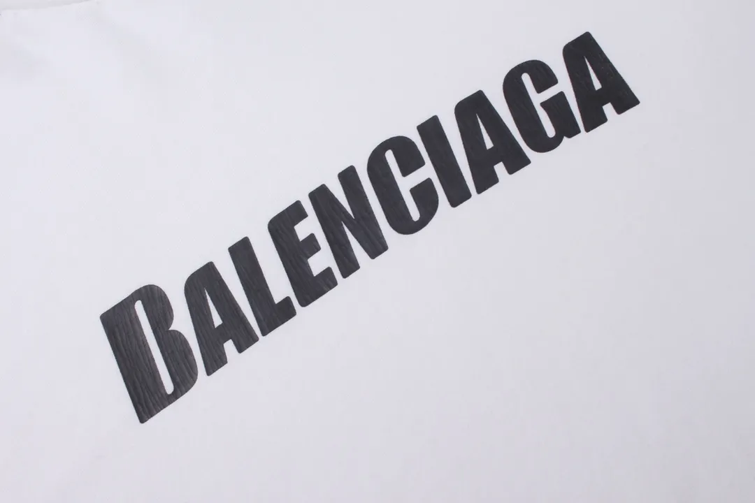 🅿️300 Detailed picture [Top version. Official website quality] BALENCI*GA/Paris. 2023 new style. Classic letter LOGO printed distressed hooded sweatshirt. Brick cabinet synchronization. The fabric is made of Paris ZP custom-woven and dyed cotton double yarn terry sweatshirt material. The weight is 450 grams, the cloth surface is clean. The cloth pattern is clear, soft and comfortable. The threads are dyed with no color difference. The classic pattern is printed with environmentally friendly imported materials and precision printing screens, with clear letters and three-dimensional effect. Restored brick cabinet. The garments are hand-worn and distressed by many people. They are very different from the market currency. You are welcome to compare. The version adopts the OS loose shoulder version. The same style for men and women. Code: BL238008 Color: black, coffee, white, fruit green, pink Size: XS to L