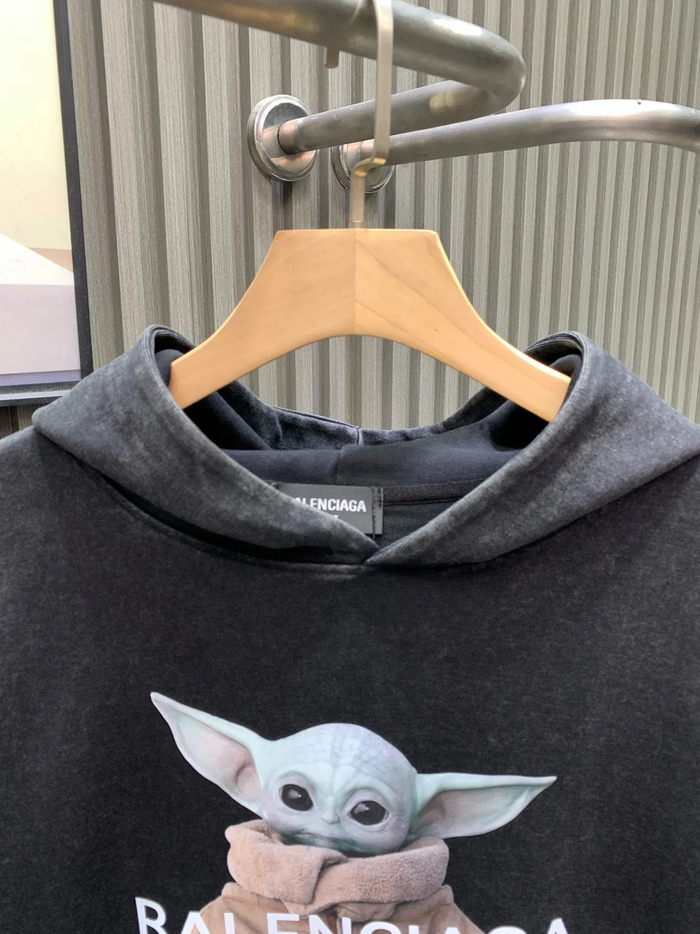 🅿️310 🀄️, Balenciaga Balenciaga 𝐁A𝐋EN𝐂IA𝐆A Balenciaga Baby Yoda distressed washed hoodie sweatshirt 100% cotton Weight 400g double yarn 32 counts - synchronized #The highest version on the market original development Custom-woven fabric technology washing treatment Full of thick texture Differentiated from market products Highly restored Washing effect Original mold opening Imported Kornit machine digital white ink printing is used. Each printing is aligned neatly without burrs. The front plate is hand-printed. Precision mesh production screen. Imported environmentally friendly slurry scraping. The letters are clearly restored. The letter spacing is the same as the original version. Highly restored. 25ss latest model. Hot-selling model on the market. Same style for men and women.