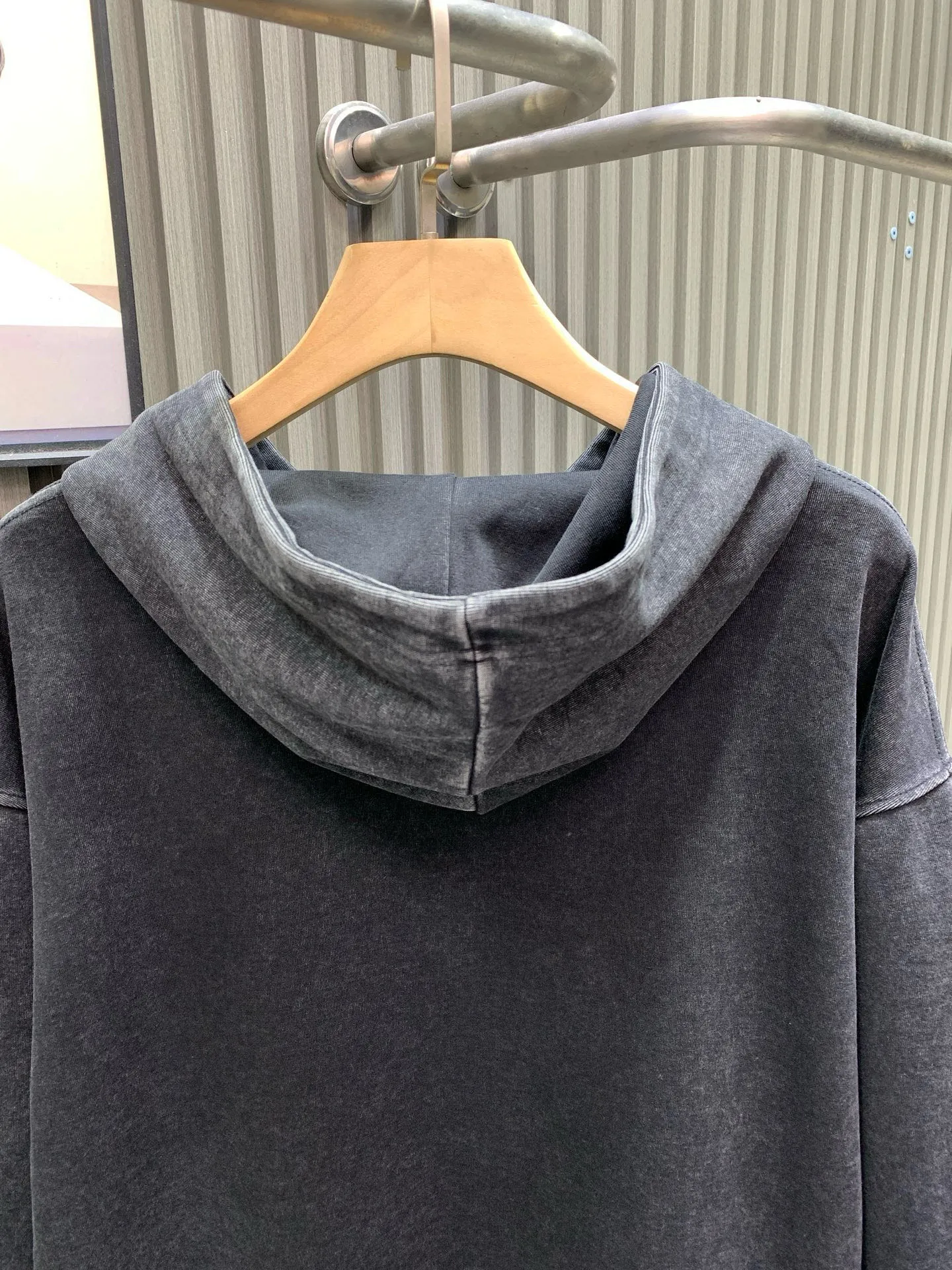 🅿️310 🀄️, Balenciaga Balenciaga 𝐁A𝐋EN𝐂IA𝐆A Balenciaga Baby Yoda distressed washed hoodie sweatshirt 100% cotton Weight 400g double yarn 32 counts - synchronized #The highest version on the market original development Custom-woven fabric technology washing treatment Full of thick texture Differentiated from market products Highly restored Washing effect Original mold opening Imported Kornit machine digital white ink printing is used. Each printing is aligned neatly without burrs. The front plate is hand-printed. Precision mesh production screen. Imported environmentally friendly slurry scraping. The letters are clearly restored. The letter spacing is the same as the original version. Highly restored. 25ss latest model. Hot-selling model on the market. Same style for men and women.