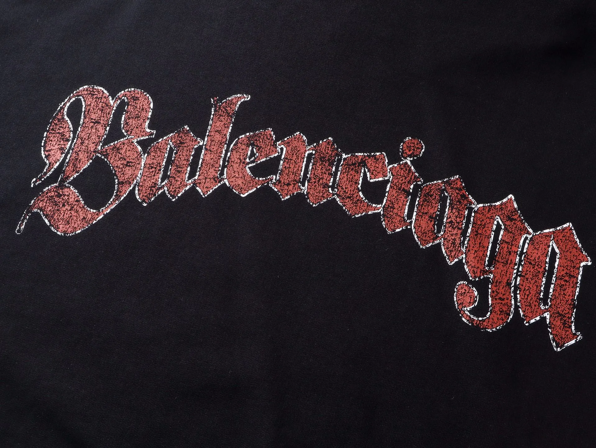 🅿️340 real photos [Top version. Official website quality] BALENCI*GA/Paris.SS25 latest front badge icon and back letter LOGO computer direct-printed hooded long-sleeved sweatshirt. The brick cabinets are synchronized. The authentic product is developed at the first time. The fabric is made of Paris ZP custom-woven and dyed cotton sweatshirt. Weighing 460 grams, the cloth surface is clean. The cloth pattern is clear, soft and comfortable. The threads are dyed with no color difference. The printing adopts imported direct-injection printing. The letters are clear and the effect is three-dimensional. The version adopts OS loose shoulder design. Same style for men and women. Code: BL259975 Color: Black Size: XS S M L