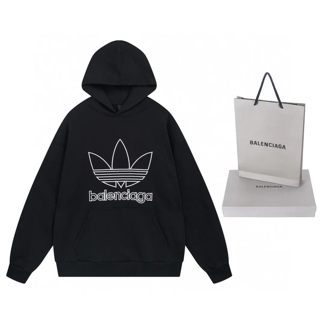 🅿️300 Detailed picture [Top version. Official website quality] BALENCI*GA/Paris co-branded Adidas embroidered front LOGO long-sleeved hooded sweatshirt. The fabric is made of Paris ZP custom-woven and dyed cotton sweatshirt. The weight is 450 grams, the cloth surface is clean. The cloth pattern is clear, soft and comfortable. The color fastness is good. It is not easy to change color. The threads are dyed with no color difference. The LOGO pattern letters are embroidered using imported embroidery machines, and the letters are three-dimensional and full. It is produced in Jubie market based on pictures, and comparisons are welcome. Restored brick cabinets. The version adopts OS loose shoulder design. Same style for men and women. Code: BL238017 Color: dark green, black Size: XS S M L