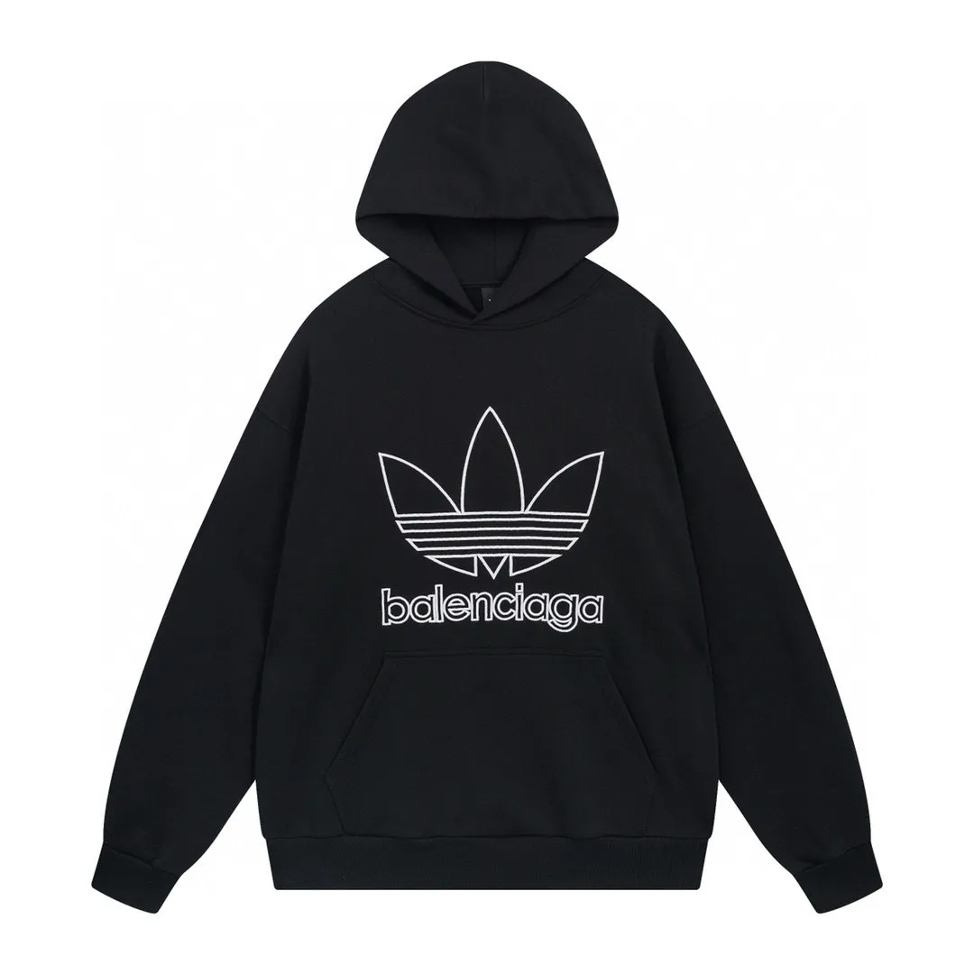 🅿️300 Detailed picture [Top version. Official website quality] BALENCI*GA/Paris co-branded Adidas embroidered front LOGO long-sleeved hooded sweatshirt. The fabric is made of Paris ZP custom-woven and dyed cotton sweatshirt. The weight is 450 grams, the cloth surface is clean. The cloth pattern is clear, soft and comfortable. The color fastness is good. It is not easy to change color. The threads are dyed with no color difference. The LOGO pattern letters are embroidered using imported embroidery machines, and the letters are three-dimensional and full. It is produced in Jubie market based on pictures, and comparisons are welcome. Restored brick cabinets. The version adopts OS loose shoulder design. Same style for men and women. Code: BL238017 Color: dark green, black Size: XS S M L