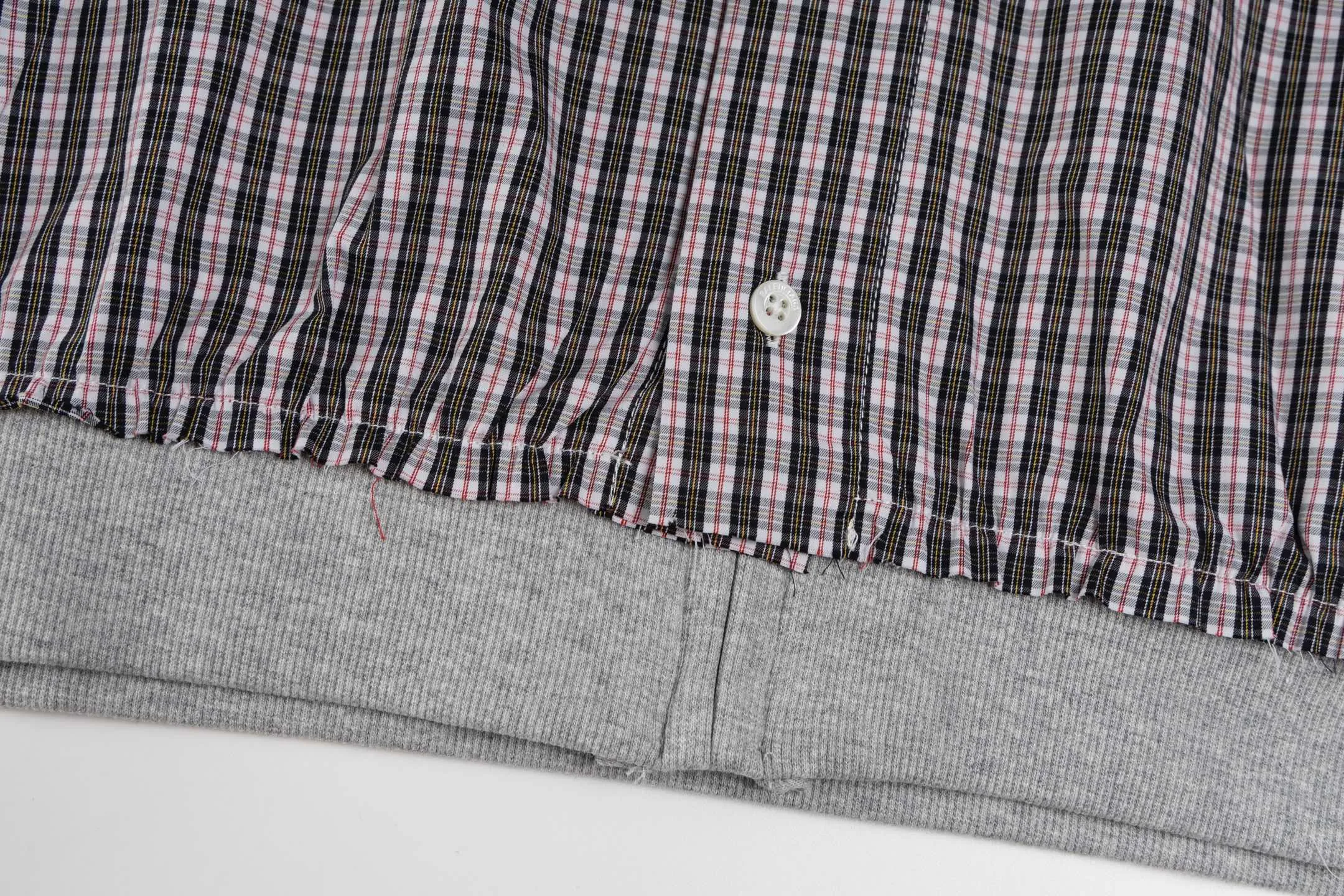 🅿️560 [Exclusive supply] BLCG spliced plaid hooded jacket. The fabric is made of custom-dyed high-density plaid fabric. The minimum order quantity is 1000 meters. The minimum order quantity is 8 strips of threaded spliced knitted fabric. The buttons are first-class shell buttons. Mold-opening and engraving. The cost of shell buckles is only 2.5 (different from ordinary buttons in the market). The zippers are made of real antique silver zippers. Mold-opening customization. The embroidery is imported Tajima embroidery. Precise operation. Matching and positioning small grids is the most troublesome. Normal workers are not willing to do it. In addition, the splicing cost is extremely expensive. Size:S/M/L