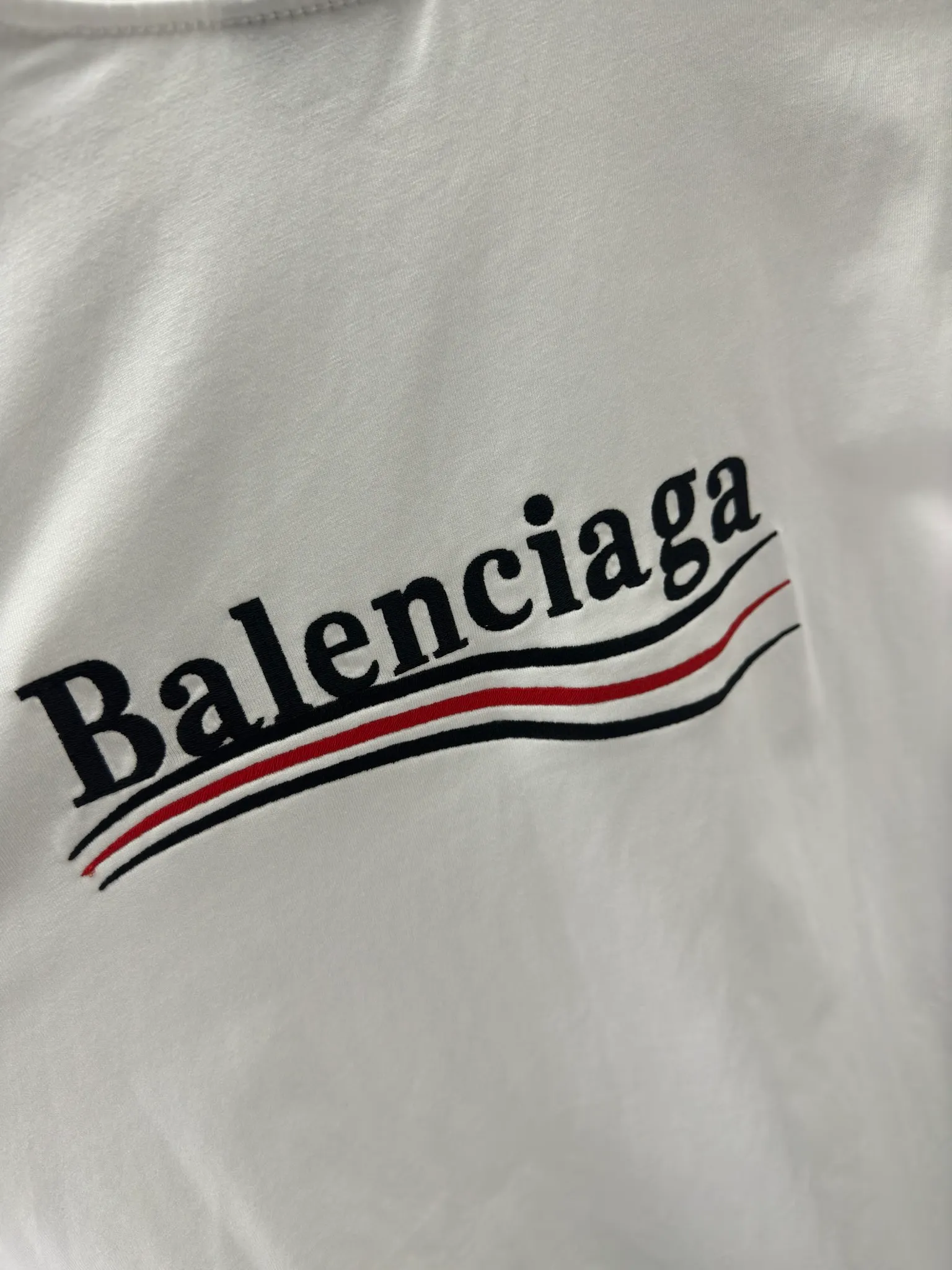 🅿️240 BALENCI*GA Paris classic cola style long sleeves. The fabric is made of Paris custom-woven and dyed double yarn pure cotton fabric. The weight is 280g. The thread is custom-woven and dyed without color difference. The front and back panels are embroidered with imported Tajima machines. Two high-temperature setting washes. os dropped shoulders and loose version. Same style for men and women -Color: black ivory -SIZE: XS S M L Style No. 8613#