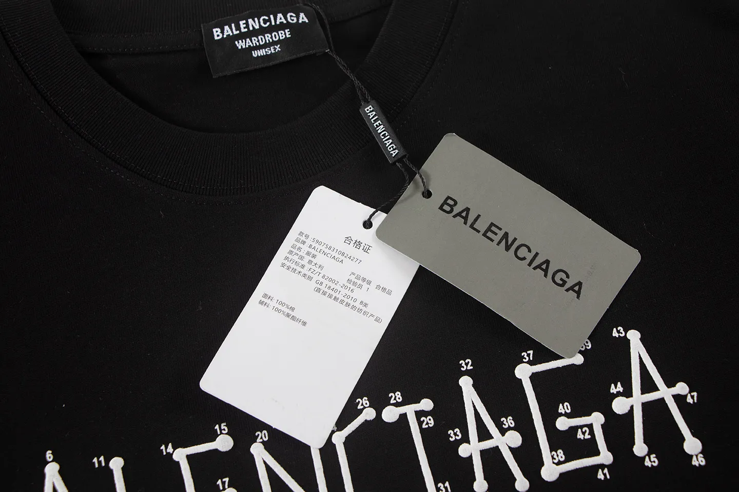 🅿️160 Balenciaga2026 new nail chain T-shirt Material: Made of high version 300g double yarn combed cotton Size: S M L XL Color: black and white Style number: W2805