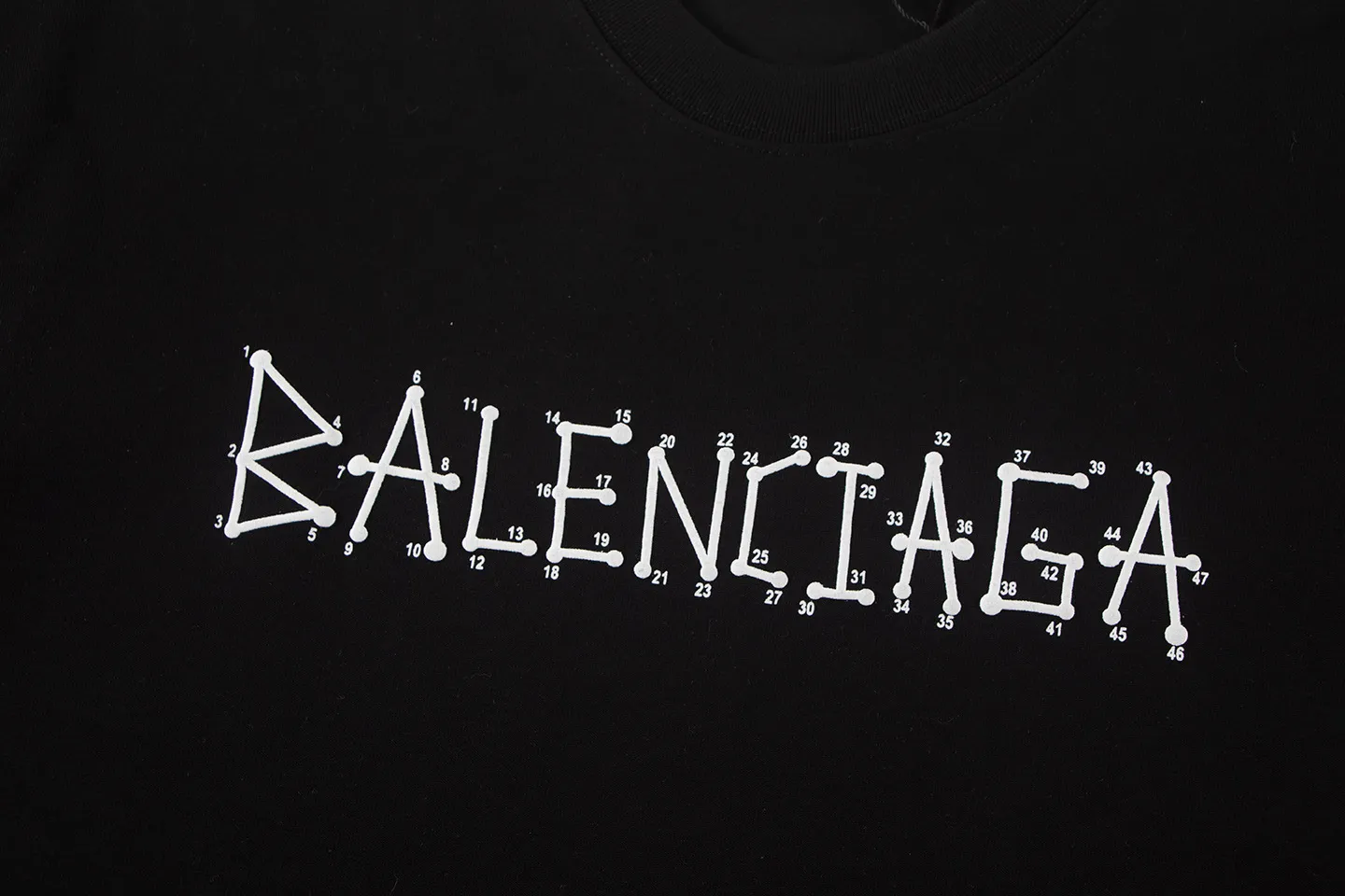 🅿️160 Balenciaga2026 new nail chain T-shirt Material: Made of high version 300g double yarn combed cotton Size: S M L XL Color: black and white Style number: W2805