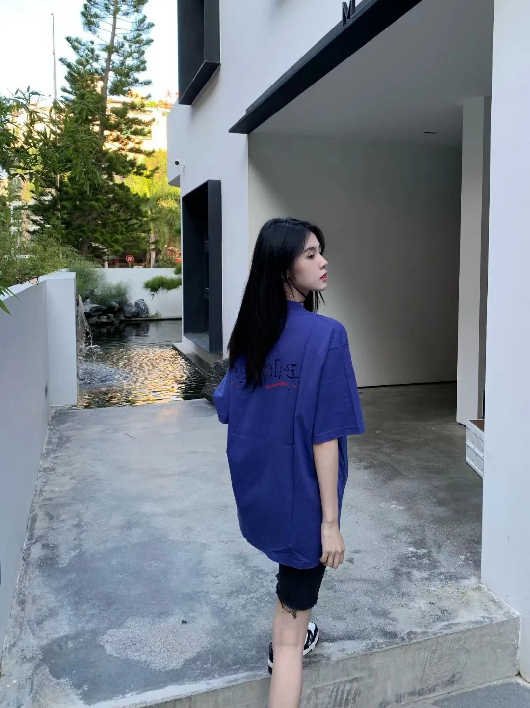 ♻️💯Refer to the model picture for the upper body❤️The top tested version BALENCIAGA 23SS Balenciaga 23SS male and female couple star's same style pure cotton loose Cola Malone graffiti ripped short-sleeved T-shirt. Customized 1:1 colorless dyeing fabric. Matched thread. Double enzyme garment wash to ensure durability and washability and not easy to deform. Imported machine water-based ink printing, delicate printing, like graffiti. Purely hand-washed, polished and aged! Comparable to yb, the quality is very different from the market version. If you know the goods, please compare. The fabric is made of 280g double-ply double-yarn plain cotton loose fabric. It feels smooth, loose, breathable and full of drape.  Color: Yellow Blue Size: XS-L P:270