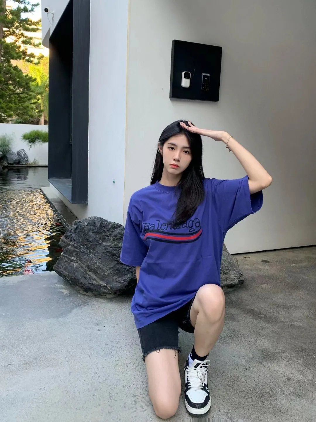 ♻️💯Refer to the model picture for the upper body❤️The top tested version BALENCIAGA 23SS Balenciaga 23SS male and female couple star's same style pure cotton loose Cola Malone graffiti ripped short-sleeved T-shirt. Customized 1:1 colorless dyeing fabric. Matched thread. Double enzyme garment wash to ensure durability and washability and not easy to deform. Imported machine water-based ink printing, delicate printing, like graffiti. Purely hand-washed, polished and aged! Comparable to yb, the quality is very different from the market version. If you know the goods, please compare. The fabric is made of 280g double-ply double-yarn plain cotton loose fabric. It feels smooth, loose, breathable and full of drape.  Color: Yellow Blue Size: XS-L P:270