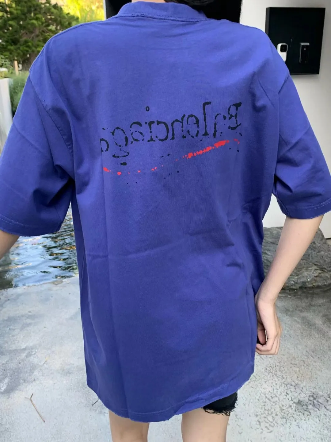 ♻️💯Refer to the model picture for the upper body❤️The top tested version BALENCIAGA 23SS Balenciaga 23SS male and female couple star's same style pure cotton loose Cola Malone graffiti ripped short-sleeved T-shirt. Customized 1:1 colorless dyeing fabric. Matched thread. Double enzyme garment wash to ensure durability and washability and not easy to deform. Imported machine water-based ink printing, delicate printing, like graffiti. Purely hand-washed, polished and aged! Comparable to yb, the quality is very different from the market version. If you know the goods, please compare. The fabric is made of 280g double-ply double-yarn plain cotton loose fabric. It feels smooth, loose, breathable and full of drape.  Color: Yellow Blue Size: XS-L P:270
