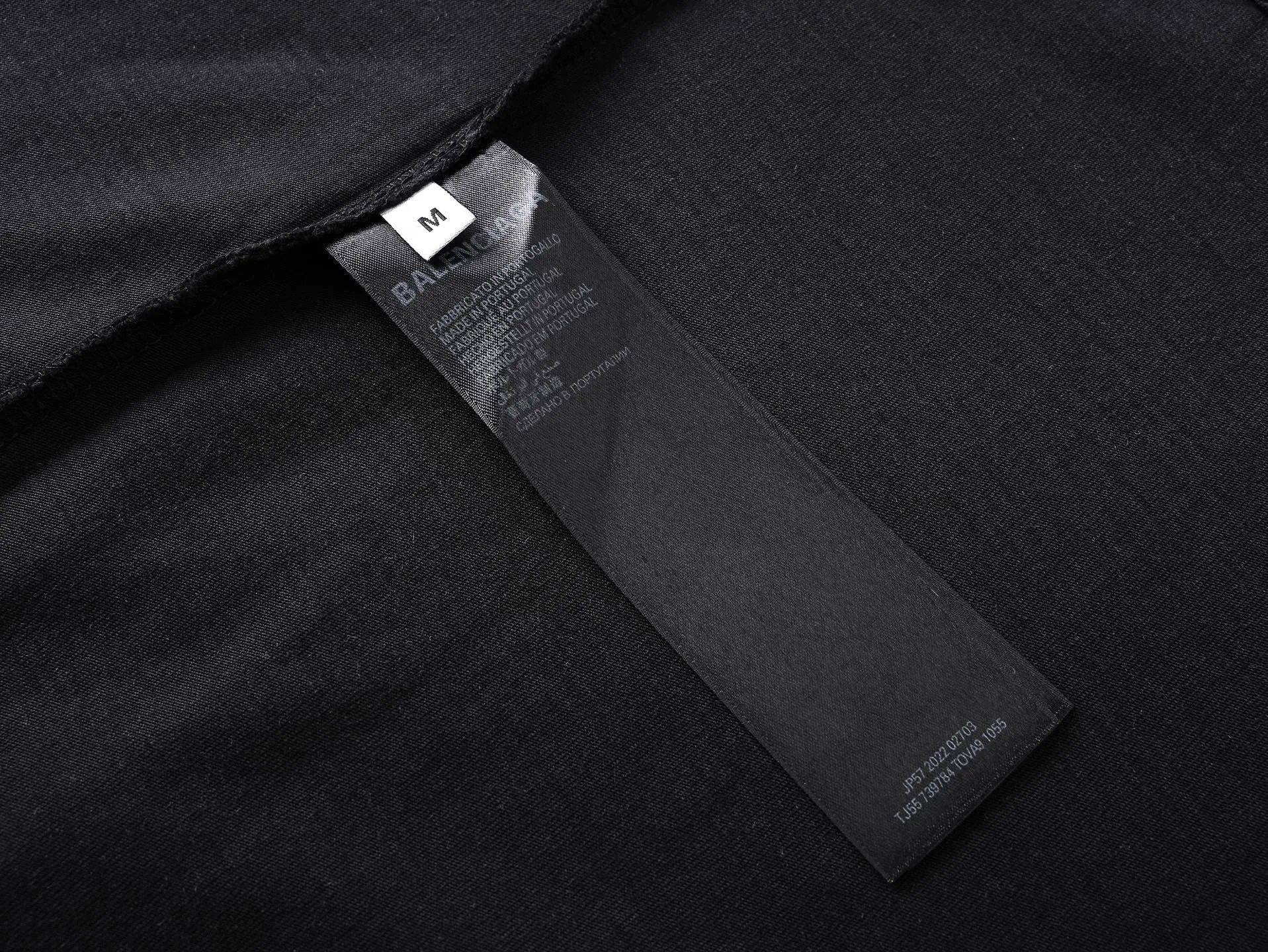 🅿️194 Actual pictures [Top version. Official website quality] BALENCI*GA/Paris. 25ss latest classic model. The tape printing adopts computer direct printing, and the ready-made clothes are washed and worn short-sleeved T-shirts. Brick cabinet synchronization. The fabric is made of Paris ZP custom-woven and dyed cotton double yarn compact cotton. The weight is 260 grams, the cloth surface is clean. The cloth pattern is clear, soft and comfortable, and the thread is dyed with no color difference. The classic pattern uses computer direct printing, the letters are clear and the effect is three-dimensional. Restored brick cabinet. The garments were washed and aged, and polished by many hands. Produced by ultra-heavy craftsmanship, the market currency is very different, welcome to compare.                                 The version adopts OS loose shoulder design. The same style for men and women. Code: BL253711 Color: Orange, washed black Size: XS S M L