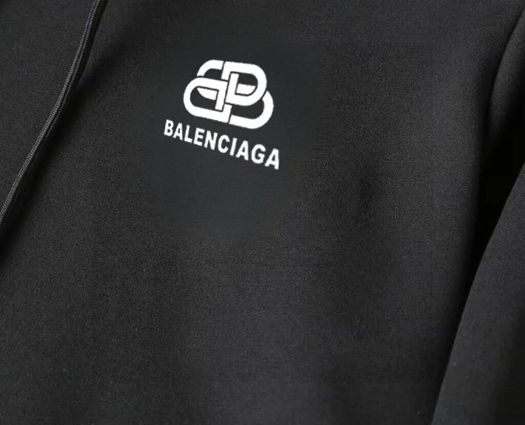 🅿️420 brand [BALENCIAGA] (velvet and thickened) 2025 spring new product, celebrities’ favorite fashion-flavored casual suit, clean and neat tailoring, full of urban style. Made of high-quality custom-made fabrics, the lining has excellent thermal insulation effect, feels soft and dry, and the upper body effect is crisp and stylish. The three-dimensional cutting process and the pattern are all of high standards, and the silhouette version has the right benefits! It is not tight at all, and you feel good when you put it on. So many top-quality raw materials create high-end products with unparalleled value. It is the first choice for high-end fashion people. (Size: M-4XL can wear up to 200 pounds)