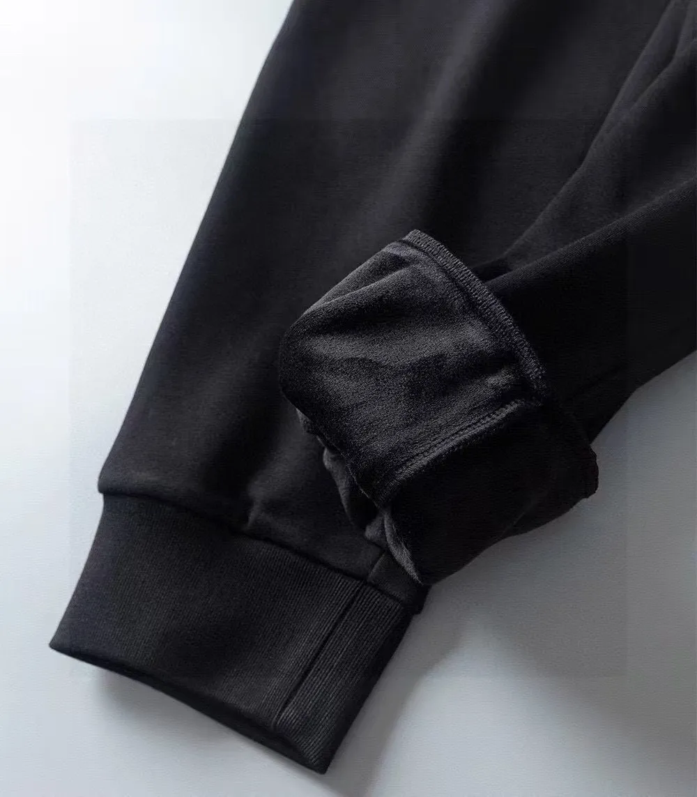 🅿️420 brand [BALENCIAGA] (velvet and thickened) 2025 spring new product, celebrities’ favorite fashion-flavored casual suit, clean and neat tailoring, full of urban style. Made of high-quality custom-made fabrics, the lining has excellent thermal insulation effect, feels soft and dry, and the upper body effect is crisp and stylish. The three-dimensional cutting process and the pattern are all of high standards, and the silhouette version has the right benefits! It is not tight at all, and you feel good when you put it on. So many top-quality raw materials create high-end products with unparalleled value. It is the first choice for high-end fashion people. (Size: M-4XL can wear up to 200 pounds)