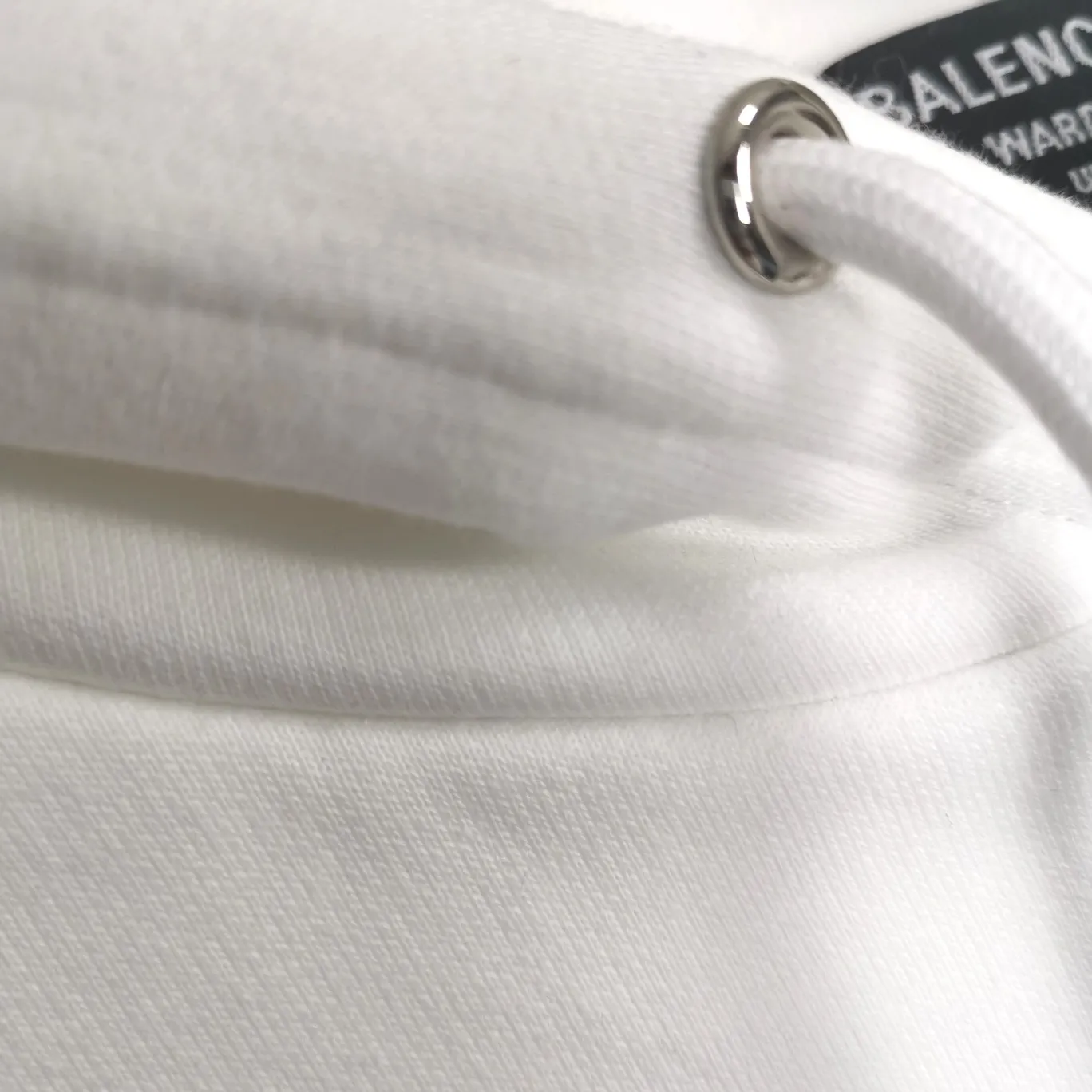 Additional details - Spring and Autumn top proven version Balenciaga 22S early spring new fashion hole phantom mosaic blurred letters loose cotton hoodie sweatshirt. The fabric is made of 520g composite crystal velvet, the fabric density is extremely high, the chest is printed with digital direct injection, the blurred mathematical pattern is dizzy effect, and the hazy gradient phantom printing of the English "Balenciaga" on the chest is restored without any difference. The intercalated gray is a yarn-dyed fabric, and the yarn is dyed first and then woven. Feel free to compare.  Color: Black White Size: XS-L P: 460