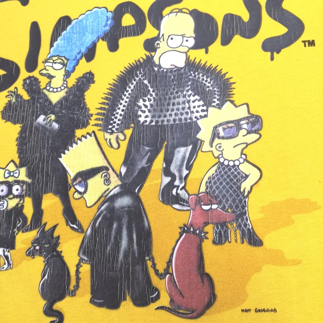 The new top-notch proven version, Balenciaga BALENCIAGA The Simpsons cartoon pattern burst pattern pure cotton loose loose short-sleeved T-shirt for men and women couples, the process uses Kangli printing cracking effect. The front panel printing glue bursting effect uses imported transparent slurry to scrape the bottom to make the printing bursting feel uniform. (PS: If this process is missing, the printing will easily fall off in large areas after cracking.) The embroidery at the hem uses a Tajima embroidery machine imported from Japan, which makes the size and spacing of the letters even, and the hollows of the letters will not be filled. Precise craftsmanship, full of details. The fabric is made of 24S 260g double yarn cotton fabric, brand new, washed, and labeled. Genuine products are consistent and synchronized, and coded authentic products are consistent and synchronized. Top tested version, accurate and flawless.  Color: Black White Yellow Blue Size: XS-L P:260