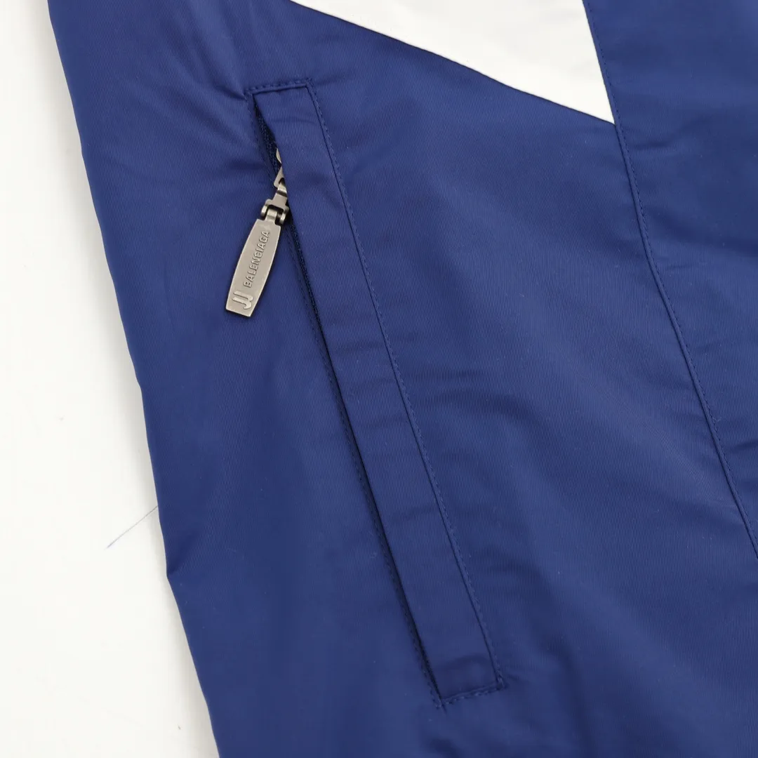 🅿️570 Balenciaga/Balenciaga spliced logo jacket is made of customized matt Taslan professional fabric, plus three-proof coating process, Teflon anti-fouling treatment, anti-oil stain and easy to clean, polyester high-density bird's eye mesh lining, three-dimensional circulation breathable structure, quick moisture export, anti-static treatment, more comfortable to wear in autumn and winter, imported environmentally friendly glue screen printing, custom hardware zipper double puller LOGO, custom accessories three labels Size: XS-L