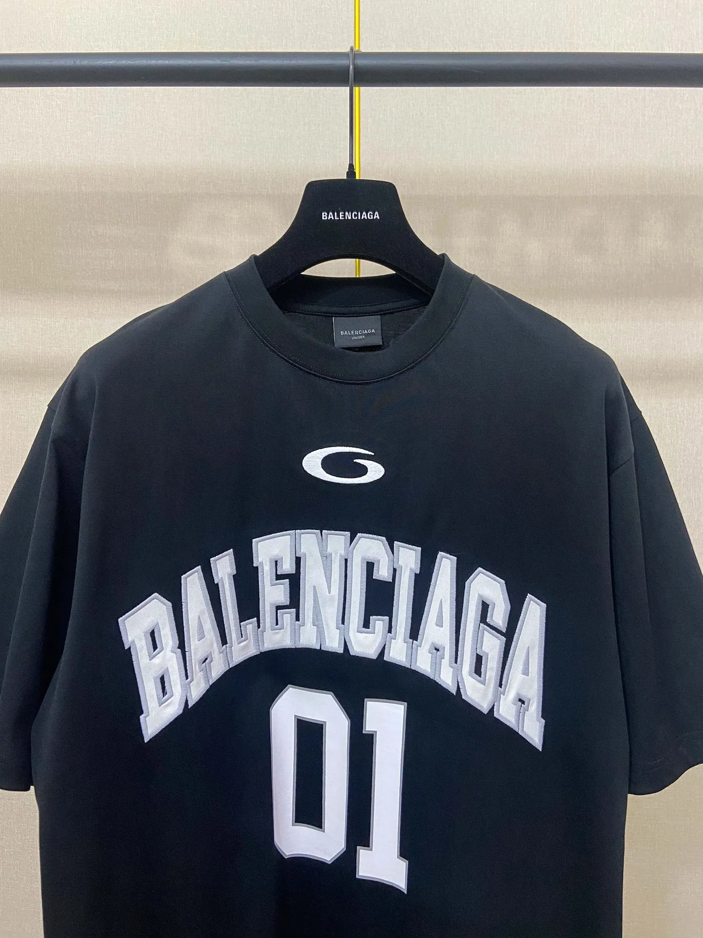🅿️200 9180# Actual photo top version [[BALENCIA*GA] official website quality Paris new basketball jersey embroidered printed short-sleeved T-shirt OS version loose dropped shoulders Unisex style Fabric: 260g 100% cotton double yarn Process: embroidery printing on the front panel Car stamp in the lower left corner Back panel printing Garment washing Shaping Solid color Color: black white blue purple yellow Size: XS S M L