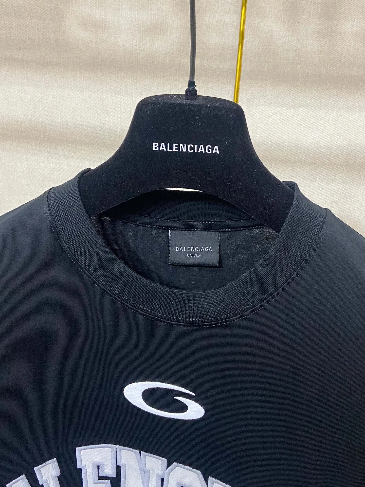 🅿️200 9180# Actual photo top version [[BALENCIA*GA] official website quality Paris new basketball jersey embroidered printed short-sleeved T-shirt OS version loose dropped shoulders Unisex style Fabric: 260g 100% cotton double yarn Process: embroidery printing on the front panel Car stamp in the lower left corner Back panel printing Garment washing Shaping Solid color Color: black white blue purple yellow Size: XS S M L
