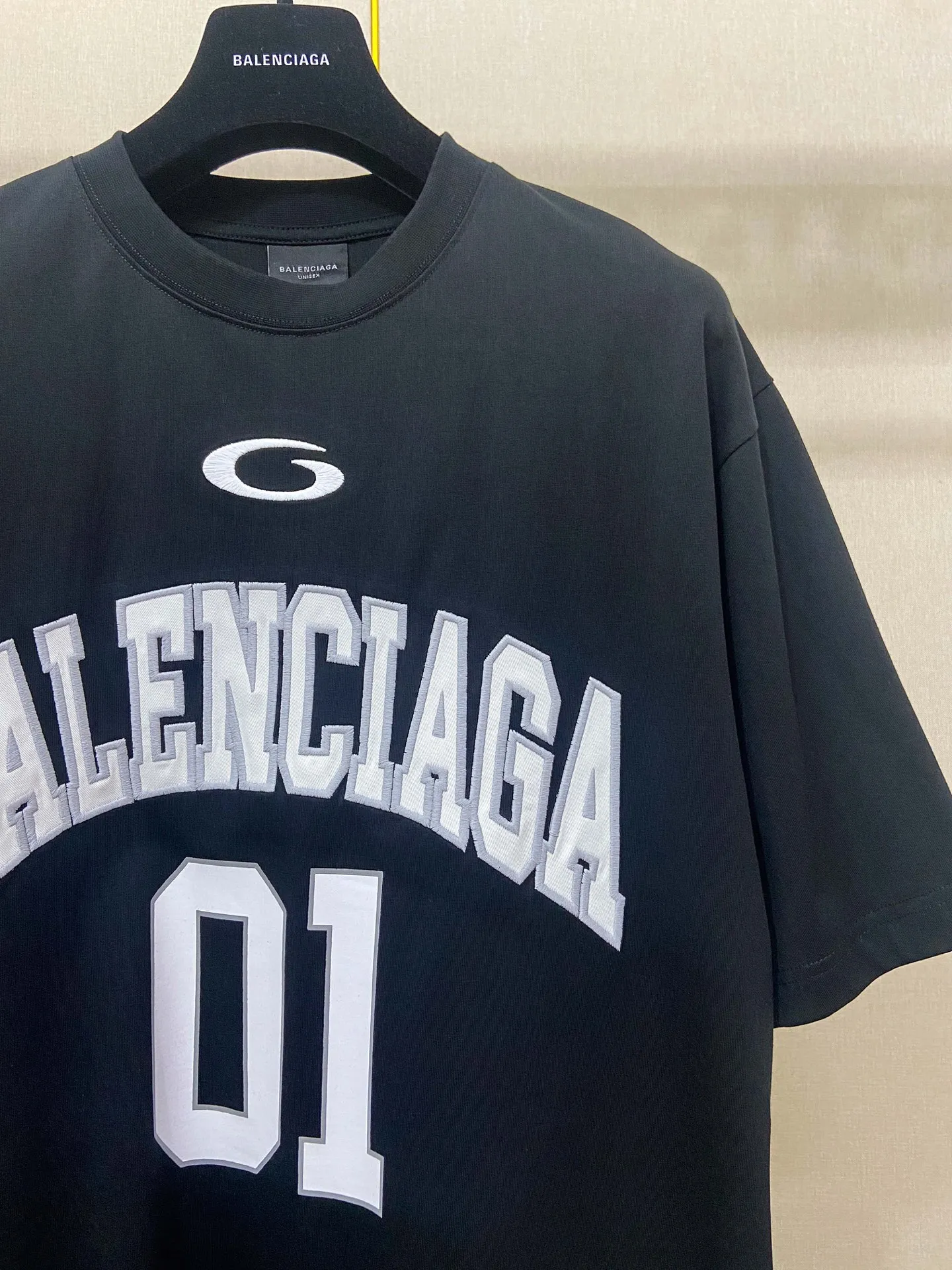 🅿️200 9180# Actual photo top version [[BALENCIA*GA] official website quality Paris new basketball jersey embroidered printed short-sleeved T-shirt OS version loose dropped shoulders Unisex style Fabric: 260g 100% cotton double yarn Process: embroidery printing on the front panel Car stamp in the lower left corner Back panel printing Garment washing Shaping Solid color Color: black white blue purple yellow Size: XS S M L
