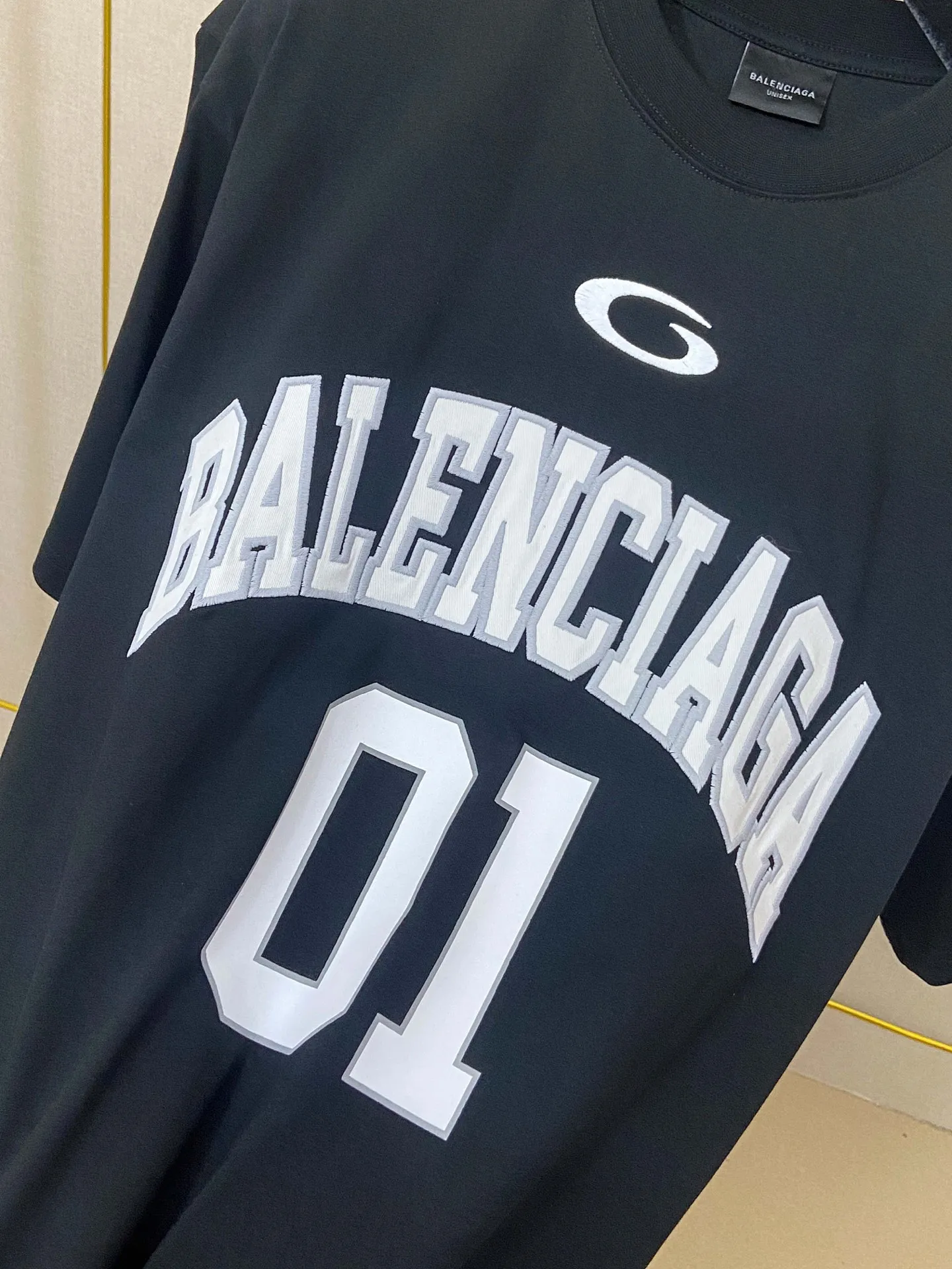 🅿️200 9180# Actual photo top version [[BALENCIA*GA] official website quality Paris new basketball jersey embroidered printed short-sleeved T-shirt OS version loose dropped shoulders Unisex style Fabric: 260g 100% cotton double yarn Process: embroidery printing on the front panel Car stamp in the lower left corner Back panel printing Garment washing Shaping Solid color Color: black white blue purple yellow Size: XS S M L