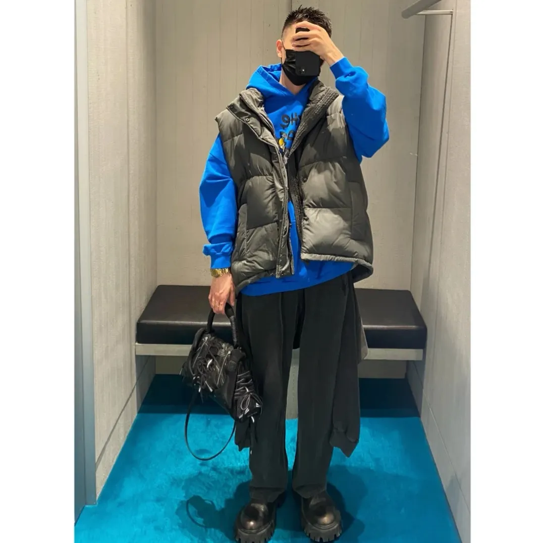 ♻️💯Upper body reference model picture❤️Spring and autumn top-notch proven version Balenciaga BALENCIAGA The Simpsons cartoon pattern explosion pattern pure cotton loose hooded sweatshirt for men and women couples. The process uses Kornit printing cracking effect. The front panel printing glue bursting effect uses imported transparent slurry to scrape the bottom to make the printing bursting feel uniform. (PS: If this process is missing, the printing will easily fall off in large areas after cracking.) The embroidery at the hem uses a Tajima embroidery machine imported from Japan, which makes the size and spacing of the letters even, and the hollows of the letters will not be filled. Precise craftsmanship, full of details. The fabric is made of 520g crystal composite fleece cotton, brand new, washed, and labeled. Genuine products are consistent and synchronized, and coded authentic products are consistent and synchronized. Top tested version, accurate and flawless.  Color: White Blue Black Size: XS-L P:520