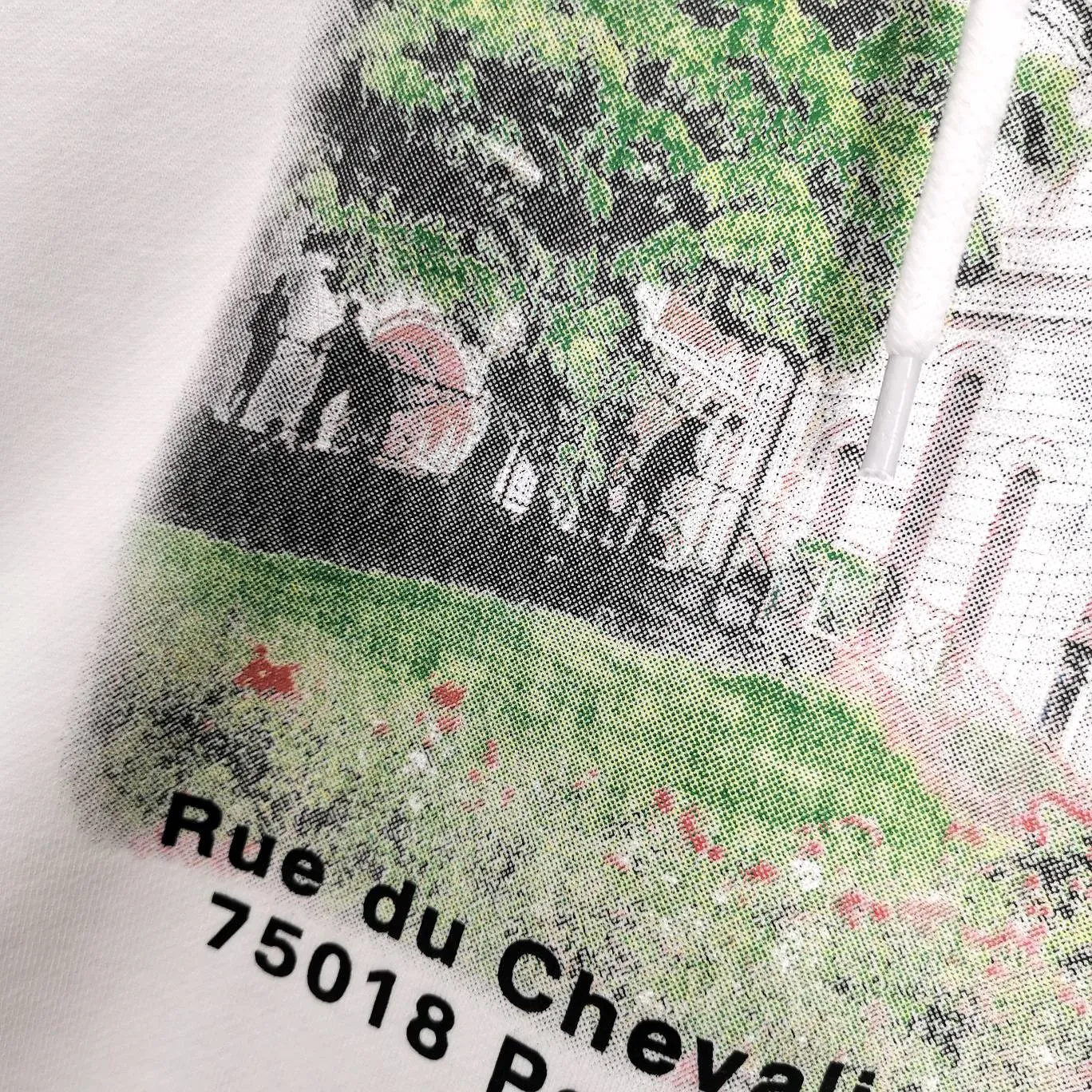 Supplementary details on the chest - the top proven version of BALENCIAGA Balenciaga Sacred Heart Cathedral Garden Notre Dame Castle Loose cotton men and women couples the same autumn and winter pure cotton hoodie hooded sweatshirt top quality, each piece has been garment washed. The printing process adopts Kornit Digital 7-color direct printing, which restores the picture quality in high definition. People, trees and buildings are clearly visible and layered. Letter printing details are processed without tooth edges! The cost of front and back printing is enough to buy a box of good cigarettes. Details are as shown in the picture, all products are visually photographed without any modification! The fabric is made of 480g combed cotton terry fabric, which is heavy-weight and has a full drape. The most important thing is that while ensuring the weight, it can also effectively exert its breathable and breathable effect! Exclusive quality shipment Original fabric Self-adhesive coding Counter tag Size: XS-L Color: Black White P: 480