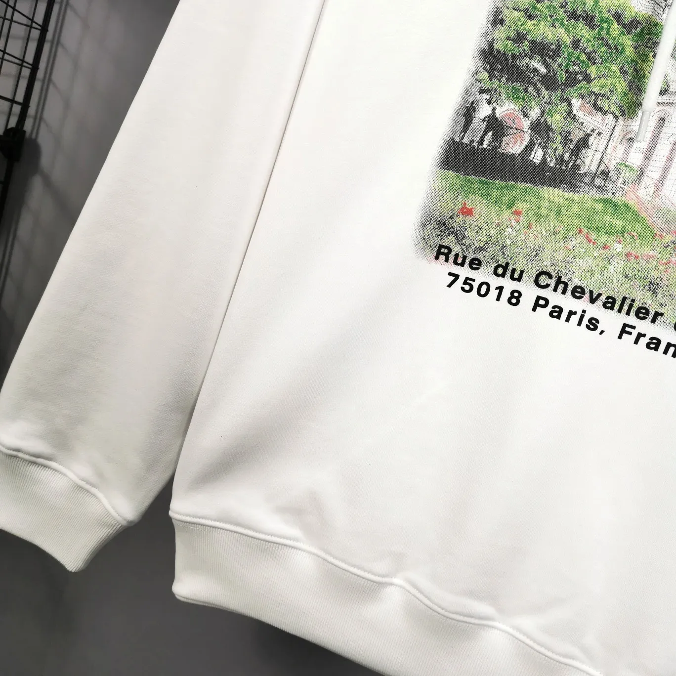 Supplementary details on the chest - the top proven version of BALENCIAGA Balenciaga Sacred Heart Cathedral Garden Notre Dame Castle Loose cotton men and women couples the same autumn and winter pure cotton hoodie hooded sweatshirt top quality, each piece has been garment washed. The printing process adopts Kornit Digital 7-color direct printing, which restores the picture quality in high definition. People, trees and buildings are clearly visible and layered. Letter printing details are processed without tooth edges! The cost of front and back printing is enough to buy a box of good cigarettes. Details are as shown in the picture, all products are visually photographed without any modification! The fabric is made of 480g combed cotton terry fabric, which is heavy-weight and has a full drape. The most important thing is that while ensuring the weight, it can also effectively exert its breathable and breathable effect! Exclusive quality shipment Original fabric Self-adhesive coding Counter tag Size: XS-L Color: Black White P: 480