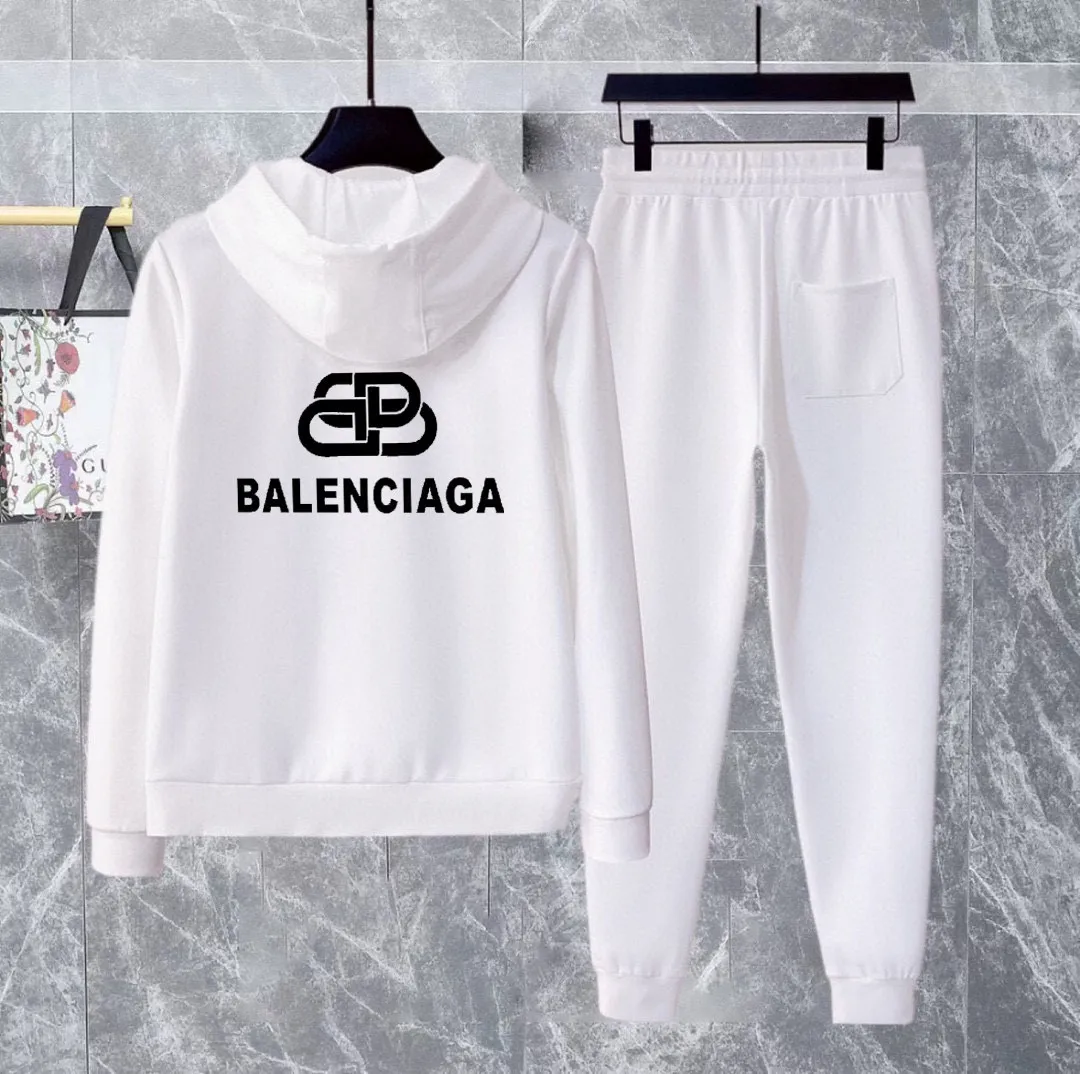 🅿️420 [BALENCIAGA] (Gospel for Fatty) hot-selling suit is coming. Focus on the original version of the official website. 2025 new hot-selling cardigan and sweatshirt suit. The original order is hard to buy🇭🇰. It is the meticulous work of top designers. It has a fitting and perfect upper body effect. All-natural high-quality Roman cotton 100%, close-fitting comfort, noble and elegant! Original hardware embodies elegance and nobility! Counter size: M-5XL (maximum wear up to 220 pounds)
