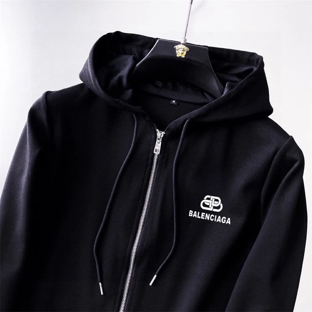🅿️420 [BALENCIAGA] (Gospel for Fatty) hot-selling suit is coming. Focus on the original version of the official website. 2025 new hot-selling cardigan and sweatshirt suit. The original order is hard to buy🇭🇰. It is the meticulous work of top designers. It has a fitting and perfect upper body effect. All-natural high-quality Roman cotton 100%, close-fitting comfort, noble and elegant! Original hardware embodies elegance and nobility! Counter size: M-5XL (maximum wear up to 220 pounds)