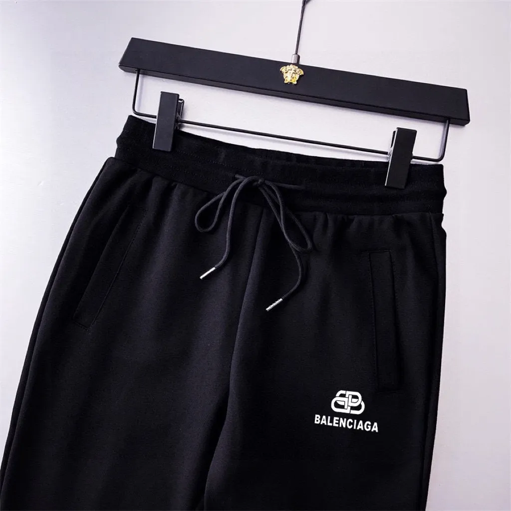🅿️420 [BALENCIAGA] (Gospel for Fatty) hot-selling suit is coming. Focus on the original version of the official website. 2025 new hot-selling cardigan and sweatshirt suit. The original order is hard to buy🇭🇰. It is the meticulous work of top designers. It has a fitting and perfect upper body effect. All-natural high-quality Roman cotton 100%, close-fitting comfort, noble and elegant! Original hardware embodies elegance and nobility! Counter size: M-5XL (maximum wear up to 220 pounds)