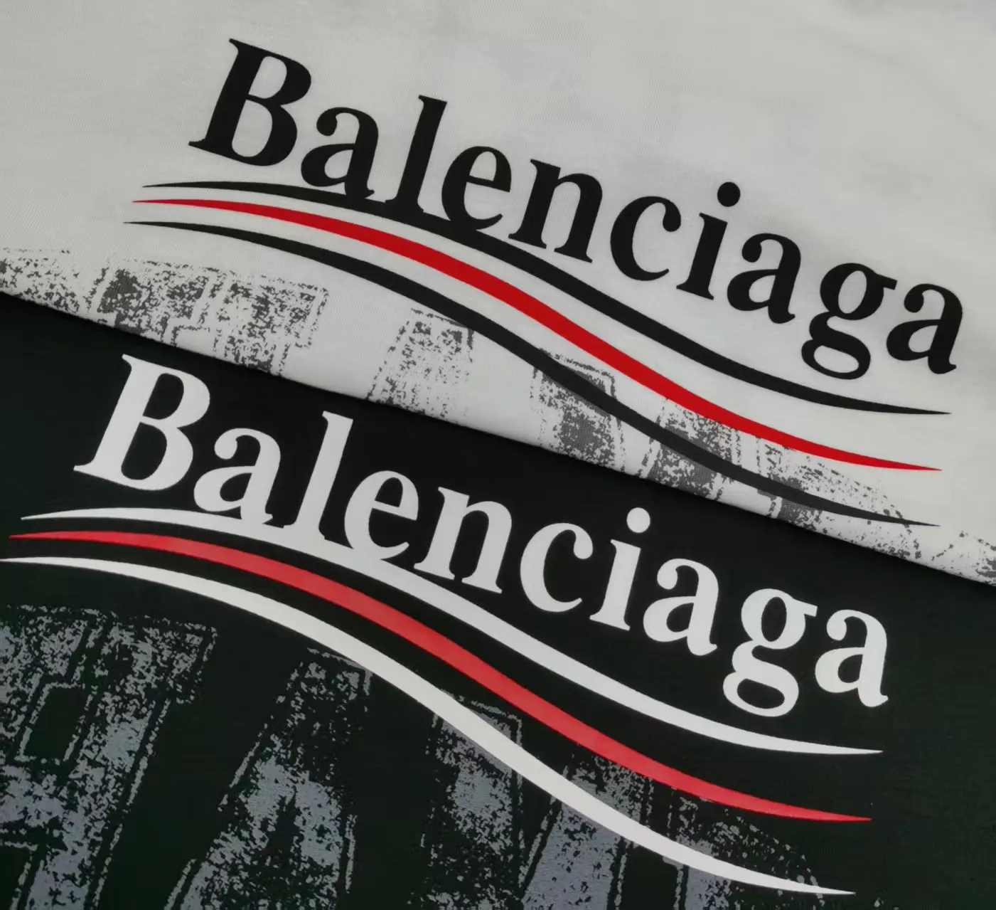 [Top version. Official website quality] BALENCI*GA/Paris. SS25 latest model, front and back left and right sleeves I Love Paris & Balenciaxx art printed short-sleeved T-shirt. Brick cabinet synchronization. Genuine product developed at the first time, happy to print and compare! The fabric is made of Paris ZP custom-woven and dyed cotton double yarn. Weighing 260 grams, the cloth surface is clean. The cloth pattern is clear, soft and comfortable. The threads are dyed with no color difference. The printing uses environmentally friendly imported materials. The letters are clear and the effect is three-dimensional. The version adopts OS loose shoulder design. Same style for men and women. Color: white, black. Size: XS S M L P270