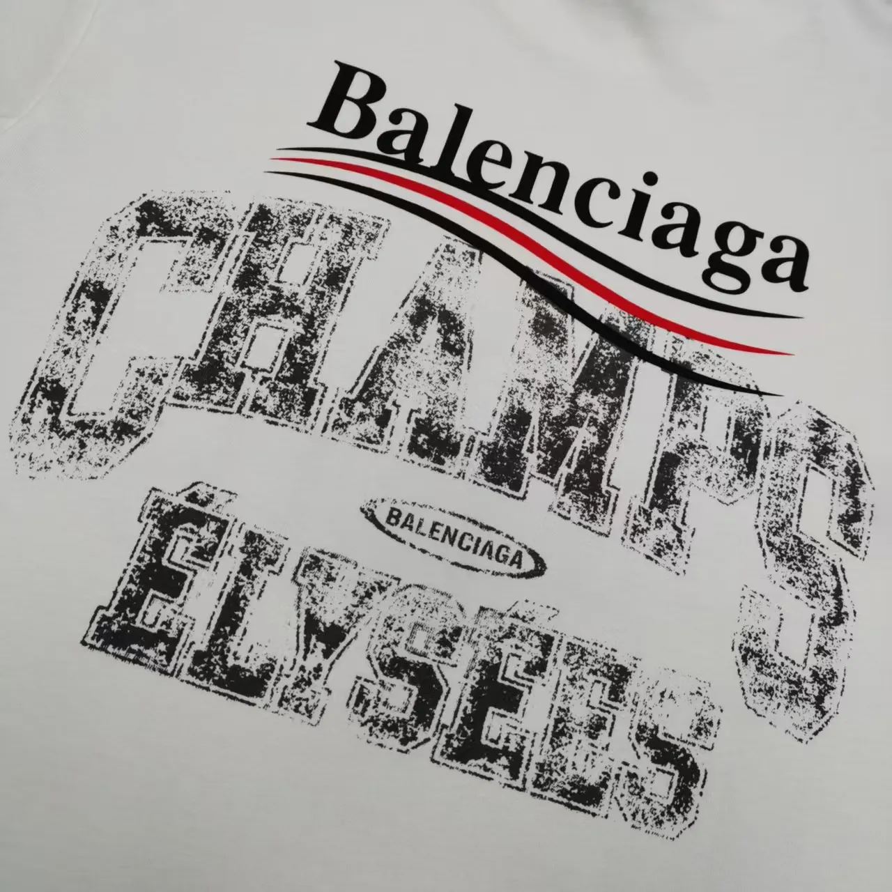 [Top version. Official website quality] BALENCI*GA/Paris. SS25 latest model, front and back left and right sleeves I Love Paris & Balenciaxx art printed short-sleeved T-shirt. Brick cabinet synchronization. Genuine product developed at the first time, happy to print and compare! The fabric is made of Paris ZP custom-woven and dyed cotton double yarn. Weighing 260 grams, the cloth surface is clean. The cloth pattern is clear, soft and comfortable. The threads are dyed with no color difference. The printing uses environmentally friendly imported materials. The letters are clear and the effect is three-dimensional. The version adopts OS loose shoulder design. Same style for men and women. Color: white, black. Size: XS S M L P270