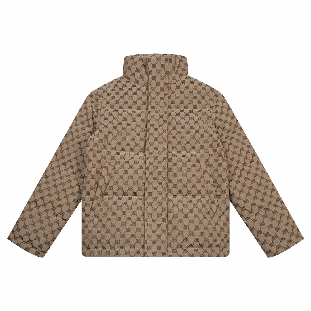🅿️480 Style number: Y04 Balenciaga Super soft, fluffy and plump, super heavy-duty, the fabric is well-crafted and has a perfect fit. Note: the fabric is super comfortable for both men and women (the first time I made a down jacket this year, and the price-performance ratio is so high that it breaks the ceiling) [Top-quality fabric + features: ✅The down content is 90 down, and the gram weight is about 380-420g. ✅It needs to be customized individually. It is very thick and has a three-dimensional and full feeling from 360 degrees! ✅The down jacket uses a double-layer anti-down liner design! Super windproof performance ✅Hardware 1:1 fully customized ZP craftsmanship: spot heavy goods! The highest version is produced by the same celebrity couple and must be good. This down jacket uses a double-layer anti-velvet liner design! It has super windproof performance and will be very warm when worn in winter! It is filled with white duck down and has high fluffiness, so it can be worn at minus ten degrees ❗ Color: Brown (popular color) Size: M–XXL