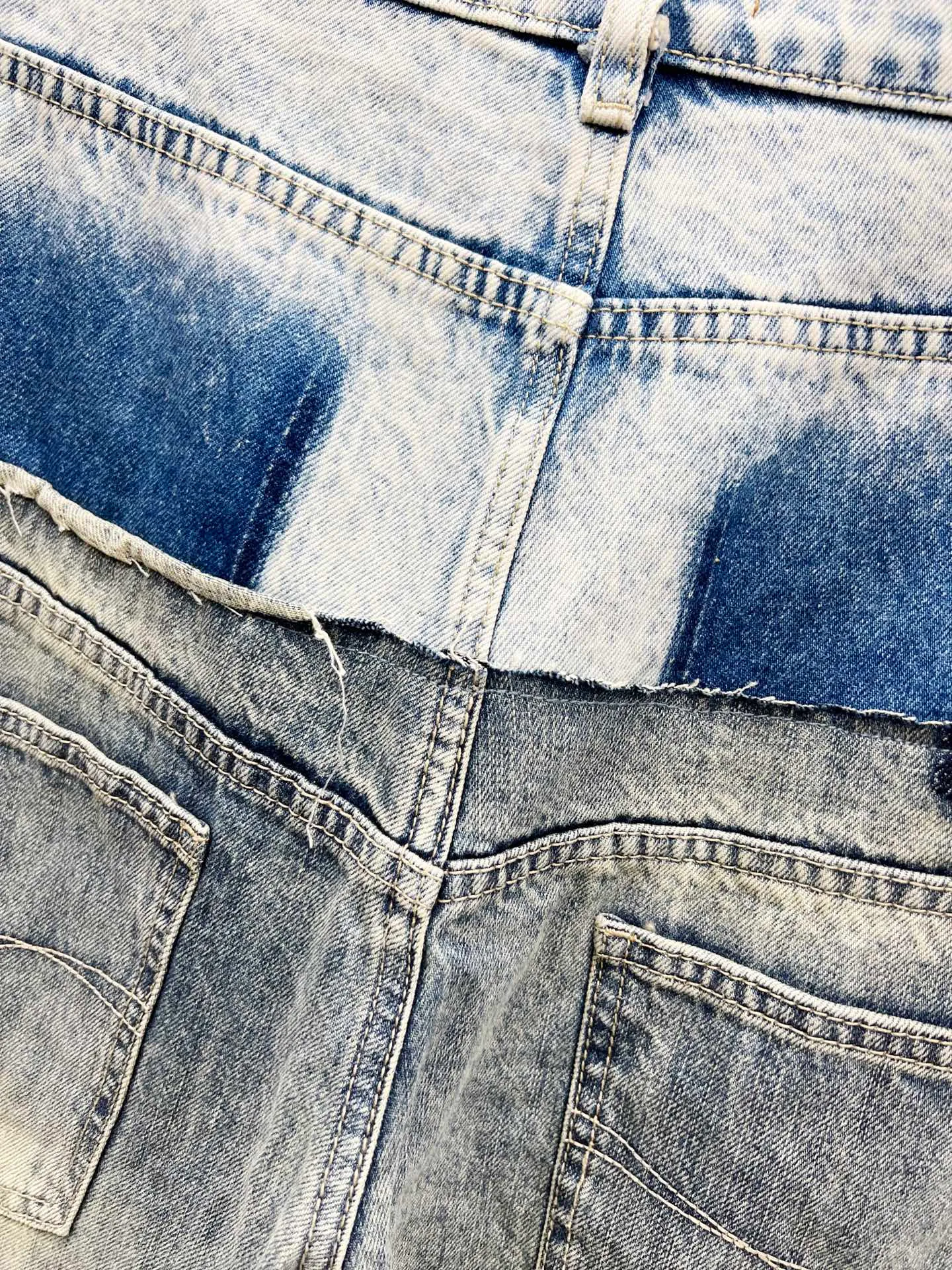 🅿️300 Style No.: H975 Balenciaga SS25 Distressed Spliced ​​Pocket Casual Jeans Regular Fit Same Style for Men and Women Top Ceiling Quality Styles with Different Washes and Textures, Very Friendly for People with Thin Legs and Thick Legs. The straight and slim fit is very flattering to the leg shape. Moderate length that never goes out of style, easy to match with casually, basic styling for various styles, a must-have in the wardrobe! The fabric is stiff but also makes the upper body soft without losing texture. The washing process is even more perfect. It is a must-have item for everyone! ! ! Washed wheat, hang tag, pants label, three labels complete Color: blue Size: 30, 32, 34, 36