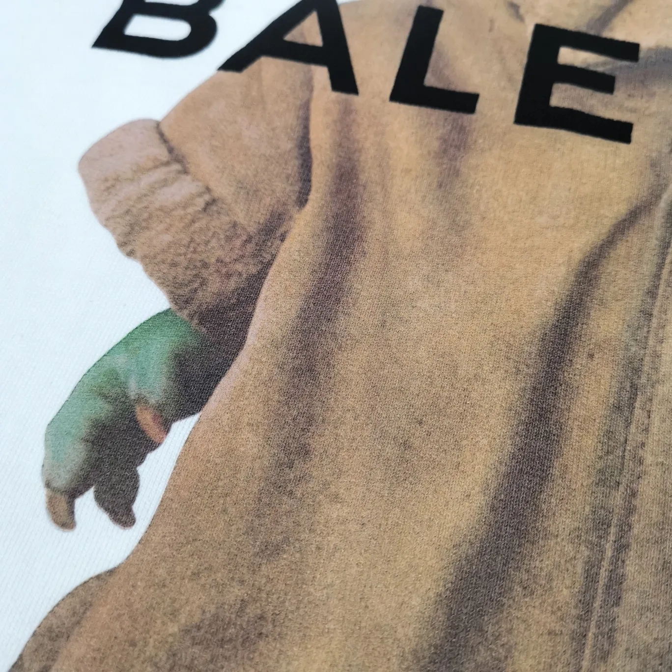 Additional details - the top proven version of BALENCIAGA Balenciaga The Mandalorian Baby Yoda pure cotton loose and breathable autumn and winter pure cotton hoodie sweatshirt for male and female couples Grogu, a character in the "Star Wars" series of film and television series, appeared in the American TV series "The Mandalorian". Grogu and Yoda are of the same race. Although he is still in the toddler stage, he is born with powerful force. This model is really explosive. The front piece is printed with Kornit digital direct printing. The color painting has an even transition of shades and a strong image. 3D restores the real texture of characters! The fabric is made of 480g imported knitted combed terry. The fabric is very silky, loose and drapey. Color: Black White Size: XS-L P:490