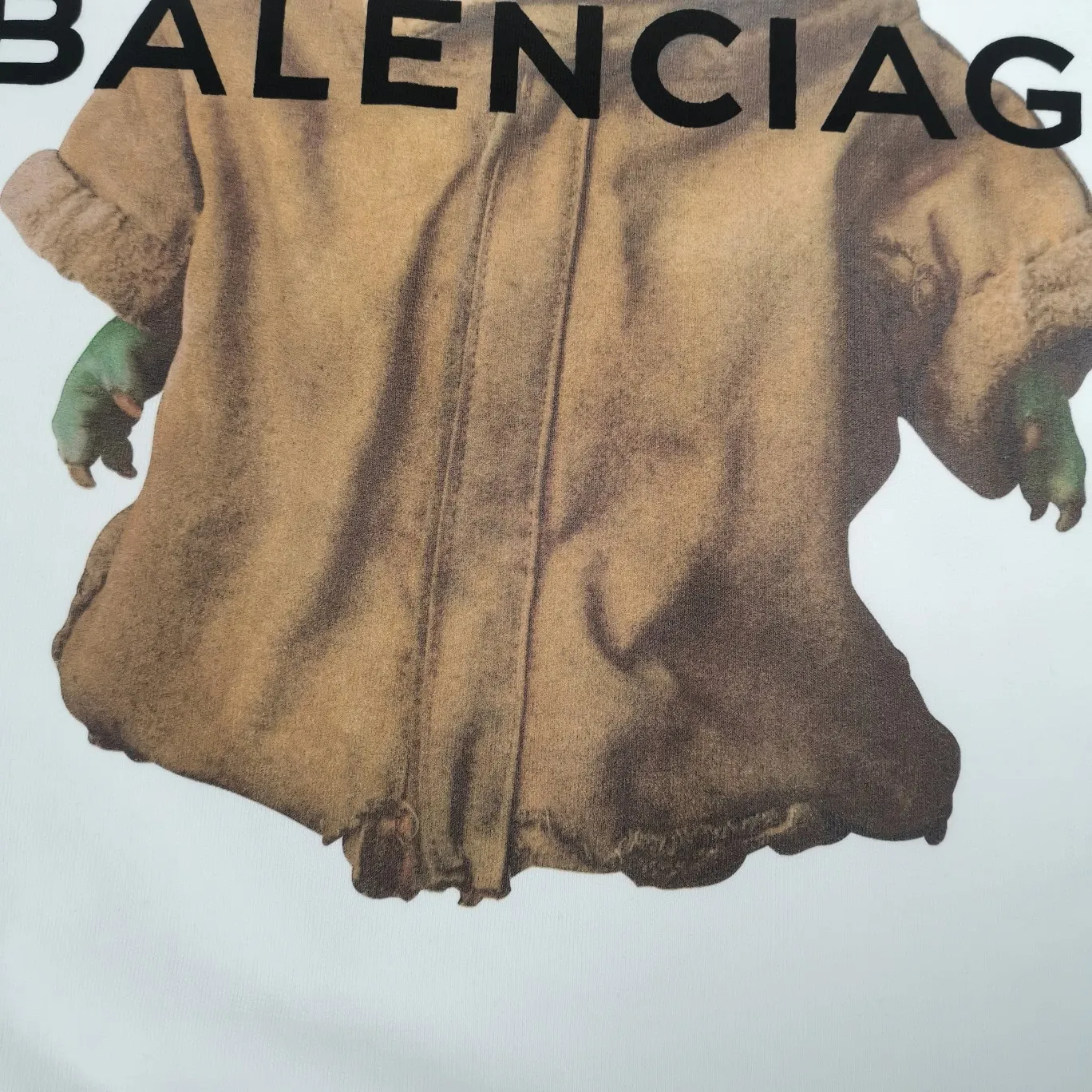 Additional details - the top proven version of BALENCIAGA Balenciaga The Mandalorian Baby Yoda pure cotton loose and breathable autumn and winter pure cotton hoodie sweatshirt for male and female couples Grogu, a character in the "Star Wars" series of film and television series, appeared in the American TV series "The Mandalorian". Grogu and Yoda are of the same race. Although he is still in the toddler stage, he is born with powerful force. This model is really explosive. The front piece is printed with Kornit digital direct printing. The color painting has an even transition of shades and a strong image. 3D restores the real texture of characters! The fabric is made of 480g imported knitted combed terry. The fabric is very silky, loose and drapey. Color: Black White Size: XS-L P:490