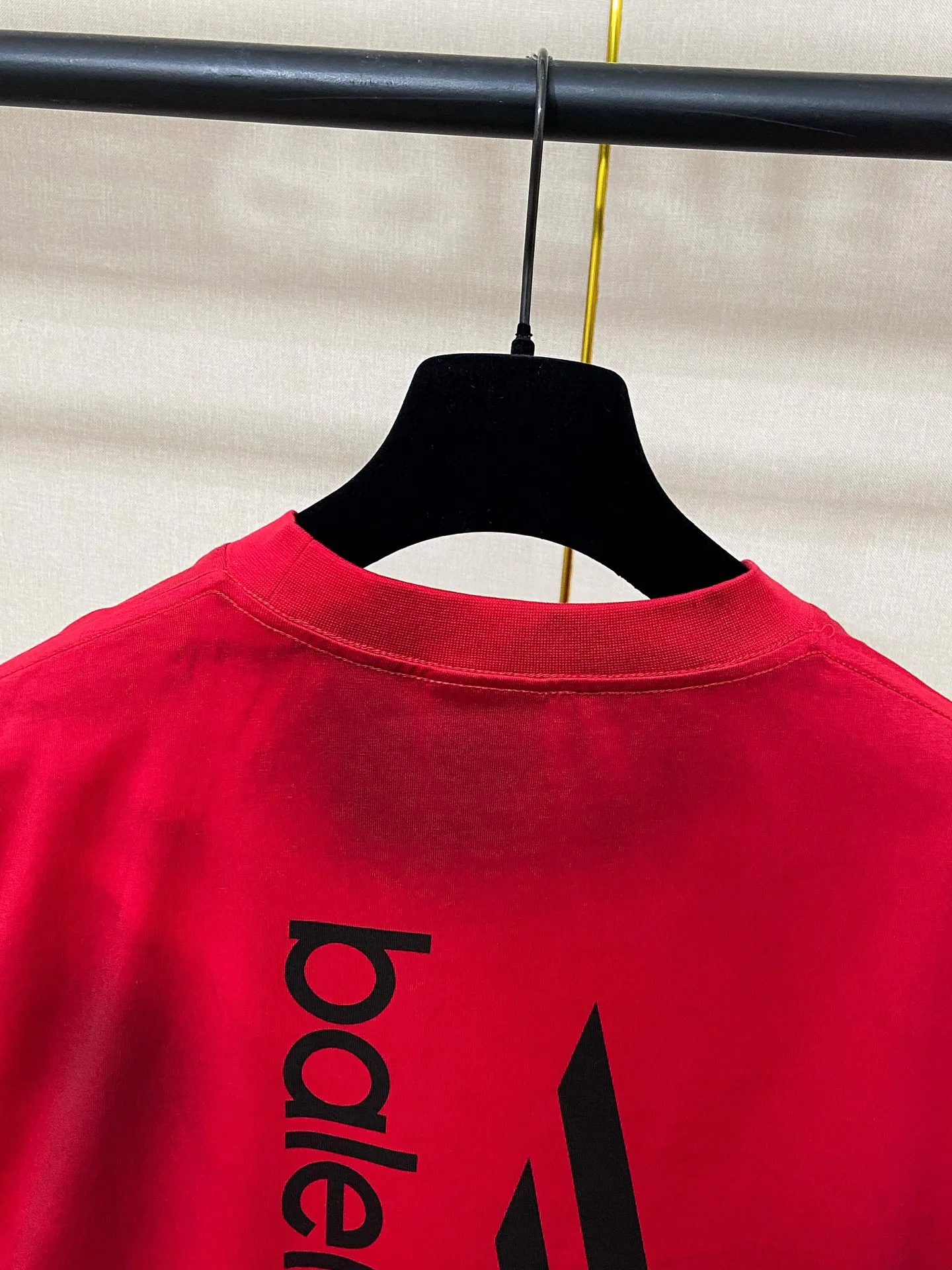 🅿️180 9187# Real shot top version [[BALENCIA*GA] official website quality Paris new ski series 3M artistic letter LOGO printed short-sleeved T-shirt OS version loose dropped shoulders Unisex style Fabric: 260g 100% cotton double yarn Technology: front and rear left and right sleeve printing Garment wash spray painting worn distressed shaping solid color Color: black white Red (red has different craftsmanship and different prices) Size: XS S M L
